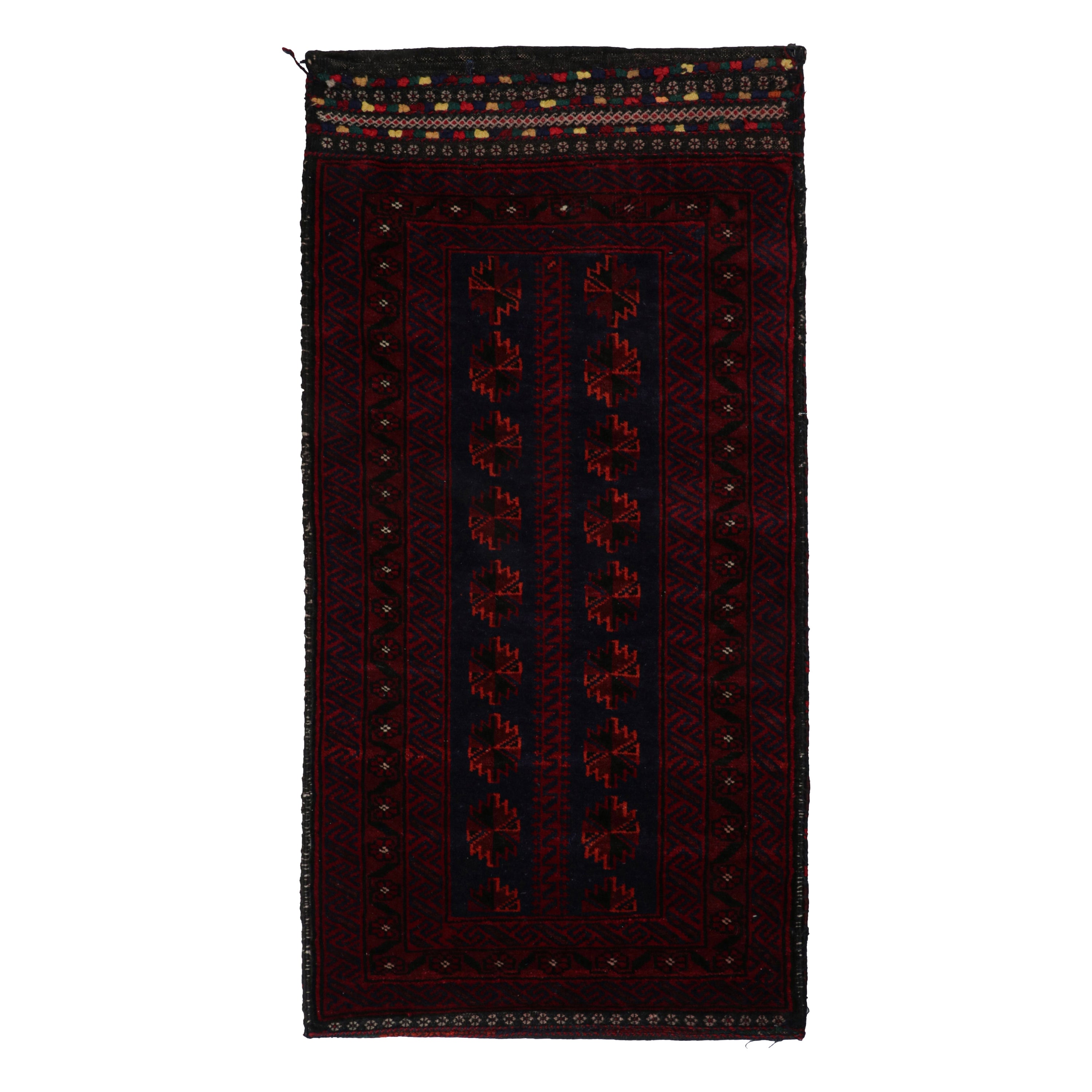 Tapis afghan Baluch à motifs rouges, bleus et noirs de Rug & Kilim en vente