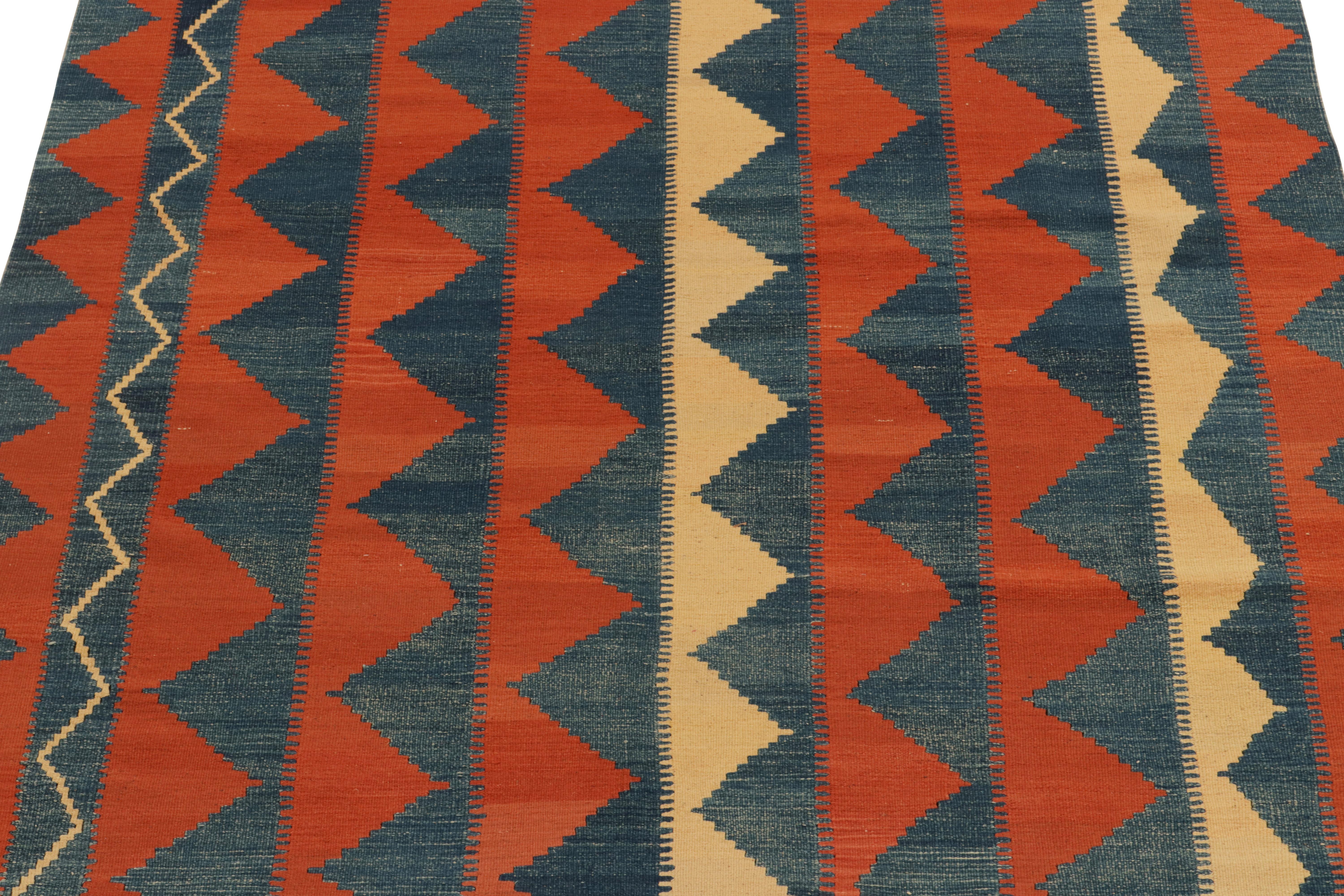 Vintage Baluch Persian Kilim in Blue, Rust & Beige Tribal Geometric Pattern In Good Condition For Sale In Long Island City, NY