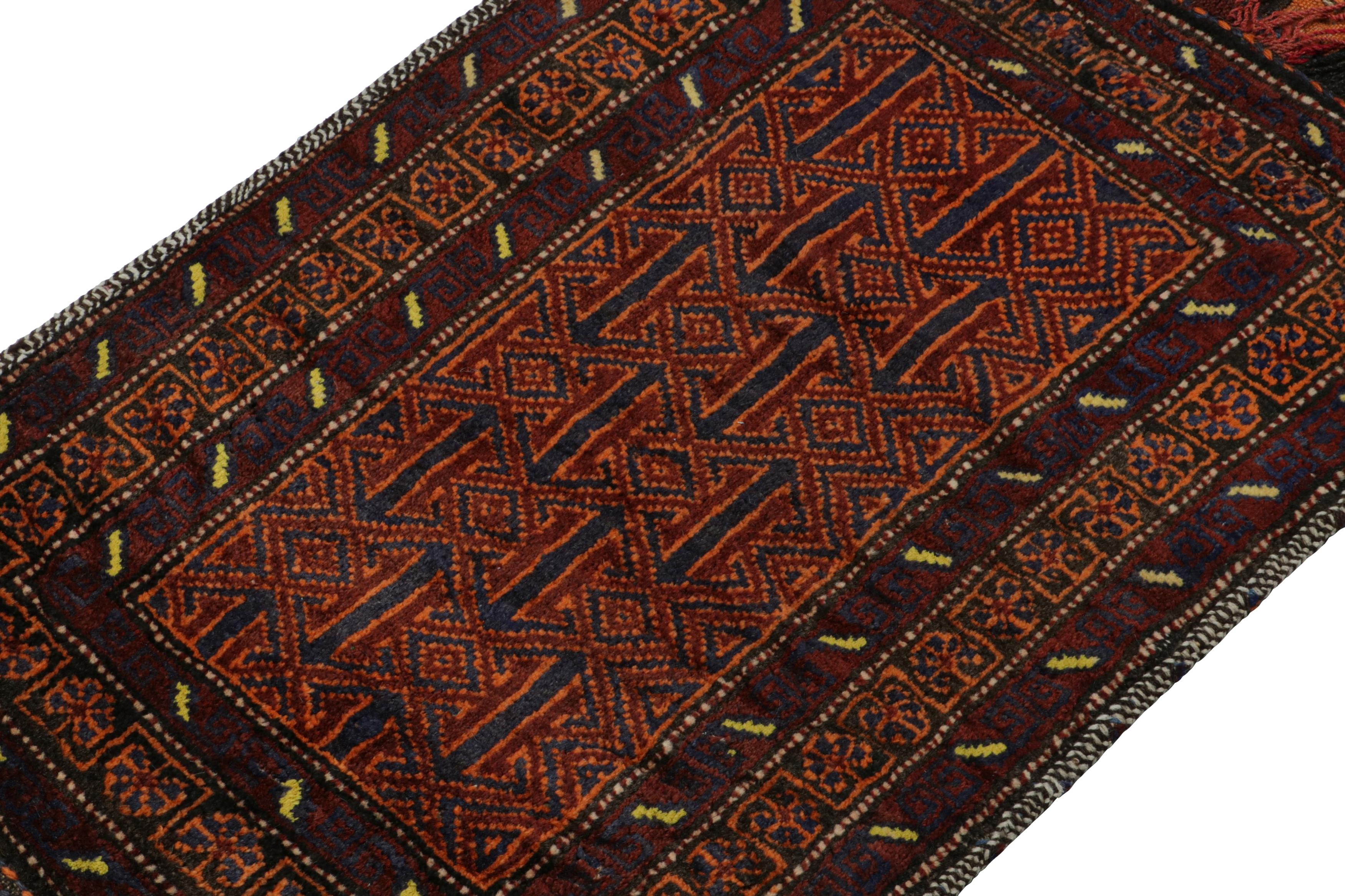 Alfombra afgana Baluch vintage con motivos marrones, azules y naranjas de Rug & Kilim Afgano en venta