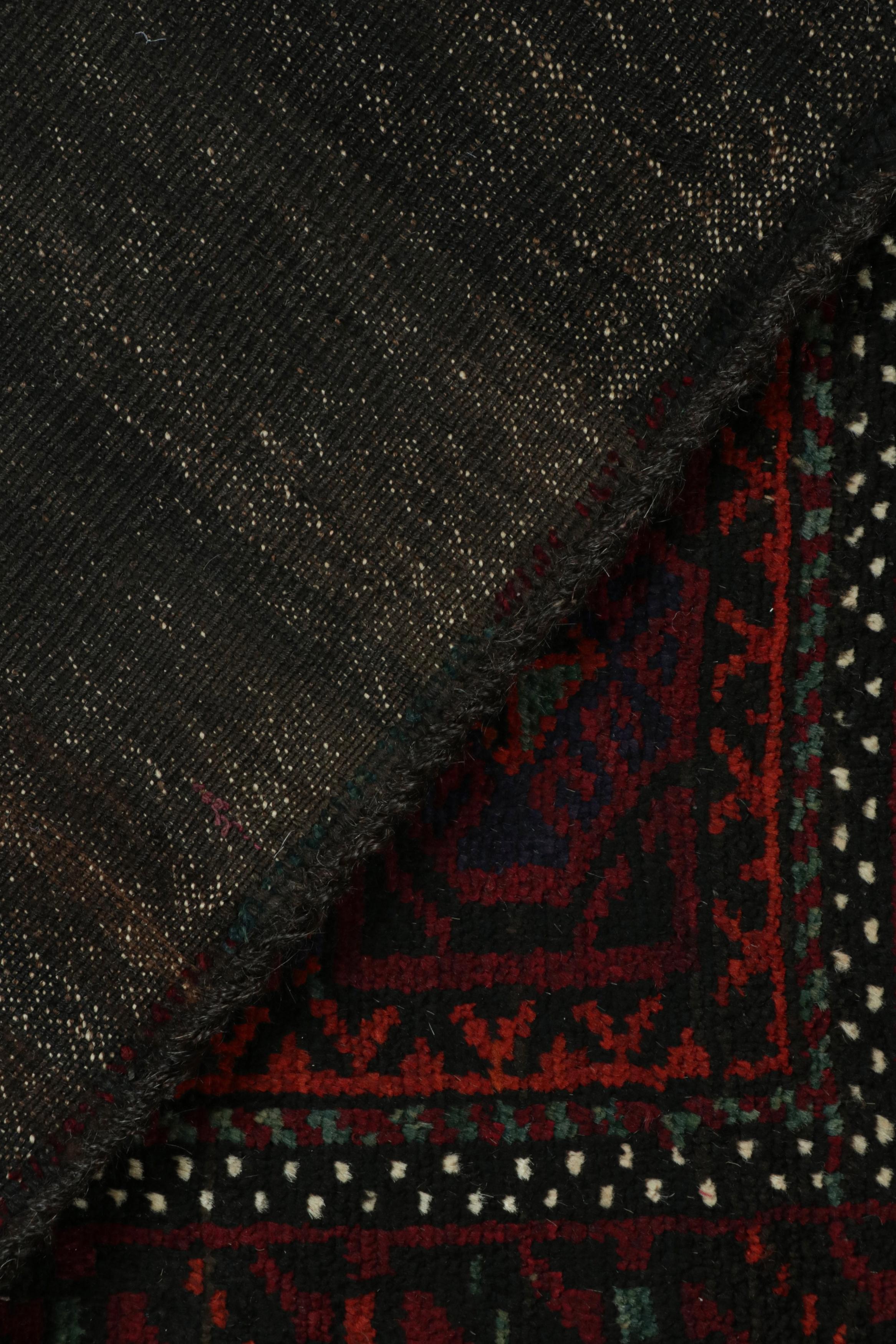 Belutsch-Perserteppich mit polychromen Mustern von Rug & Kilim (Mitte des 20. Jahrhunderts) im Angebot