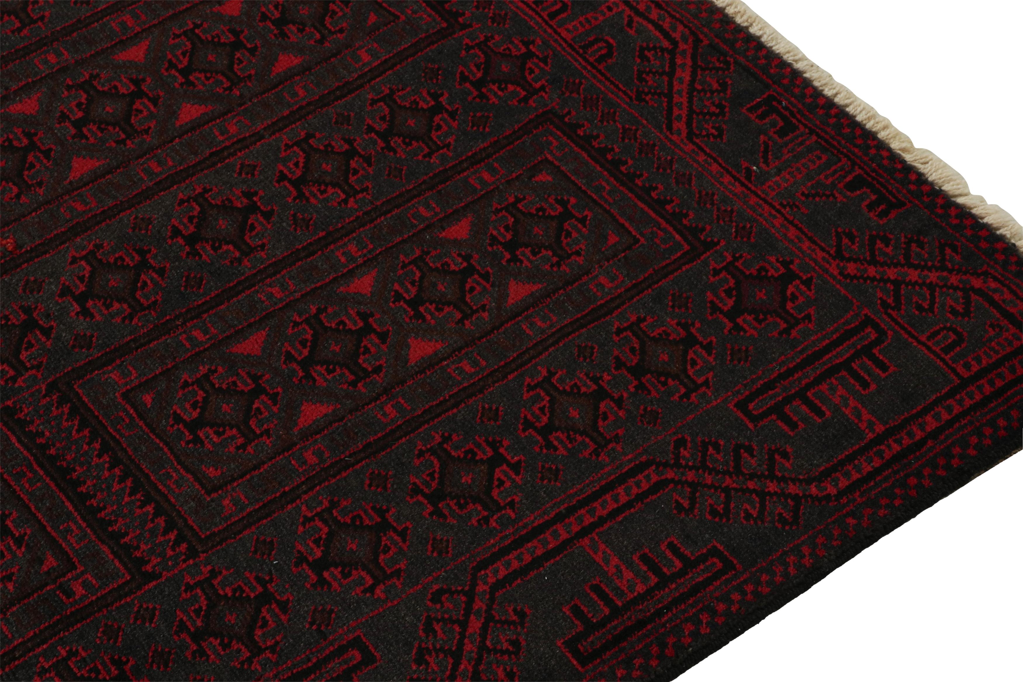 Noué à la main Tapis afghan Baluch à motifs rouges et noirs de Rug & Kilim en vente
