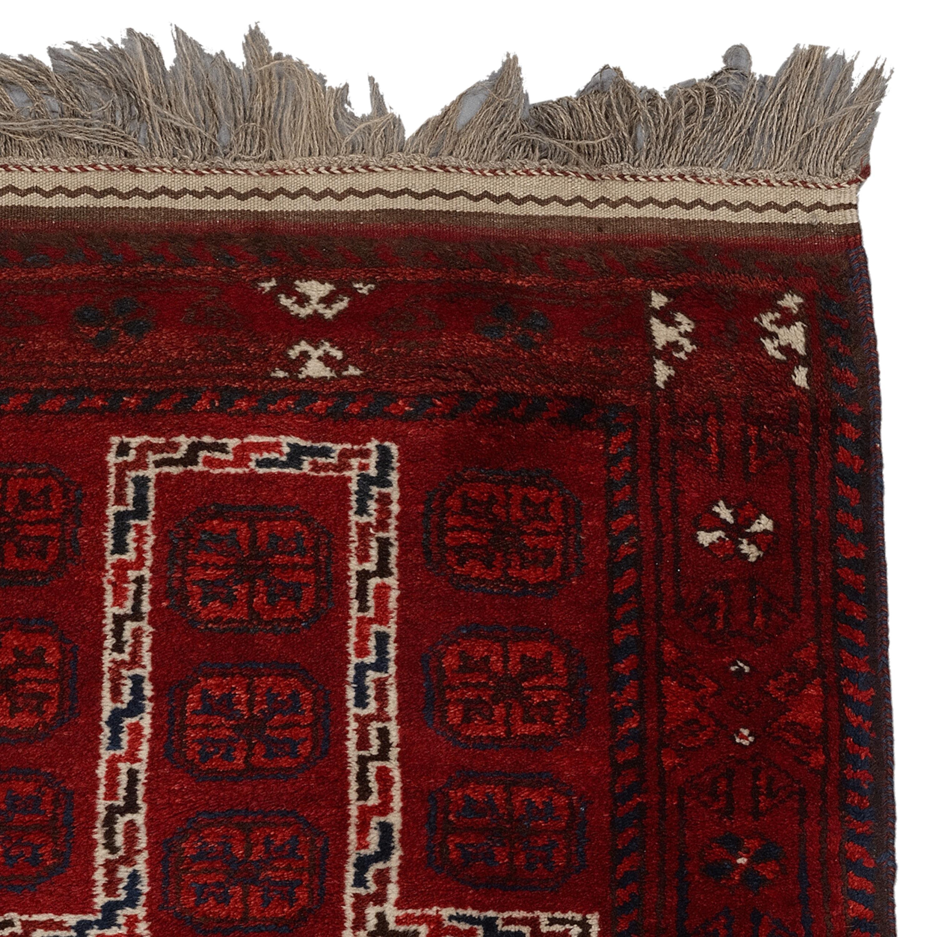 Vintage Baluch Prayer Rug - 20th Century Baluch Rug, Antique Rug, Vintage Rug In Good Condition For Sale In Sultanahmet, 34