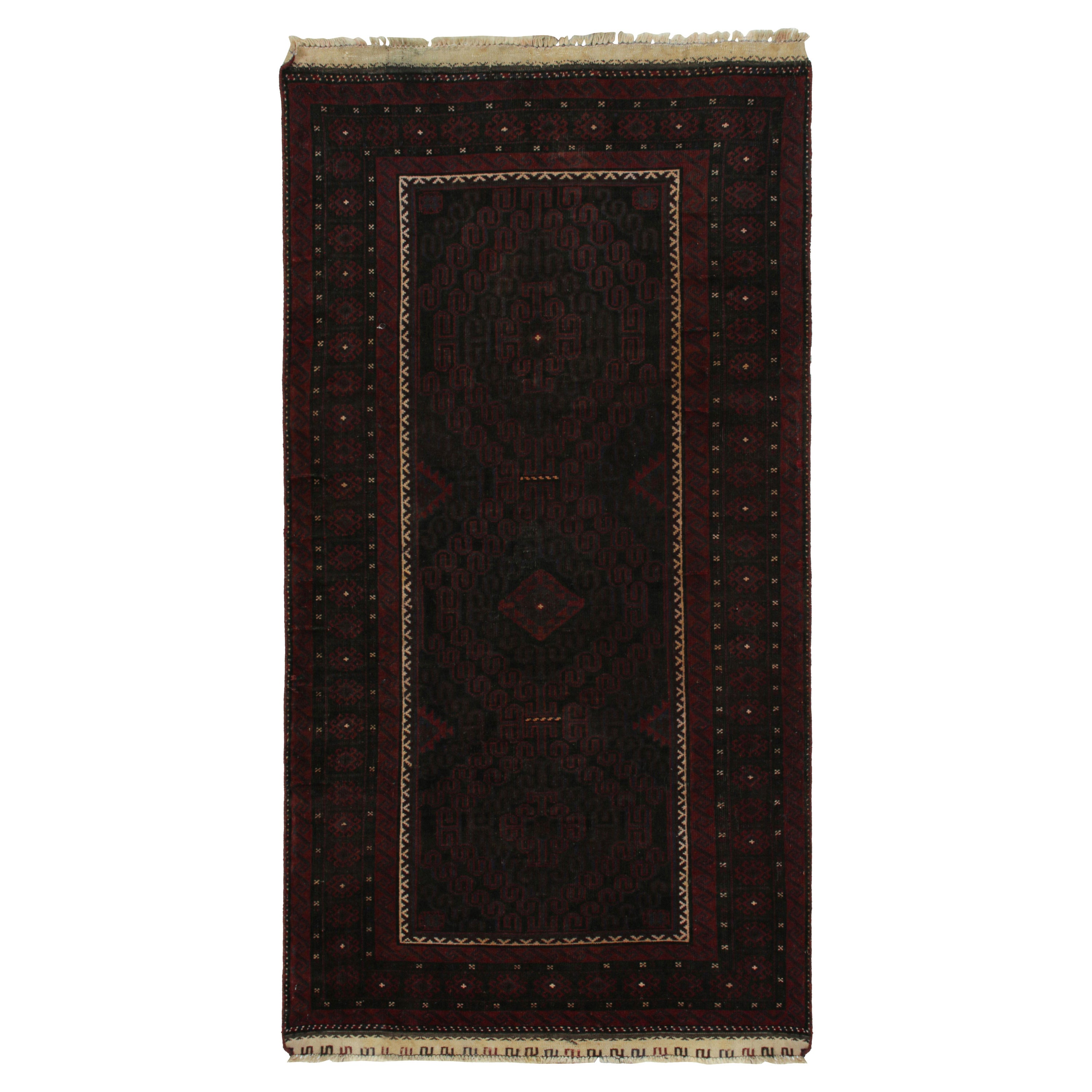 Tappeto Baluch vintage con motivi geometrici marroni e blu, da Rug & Kilim