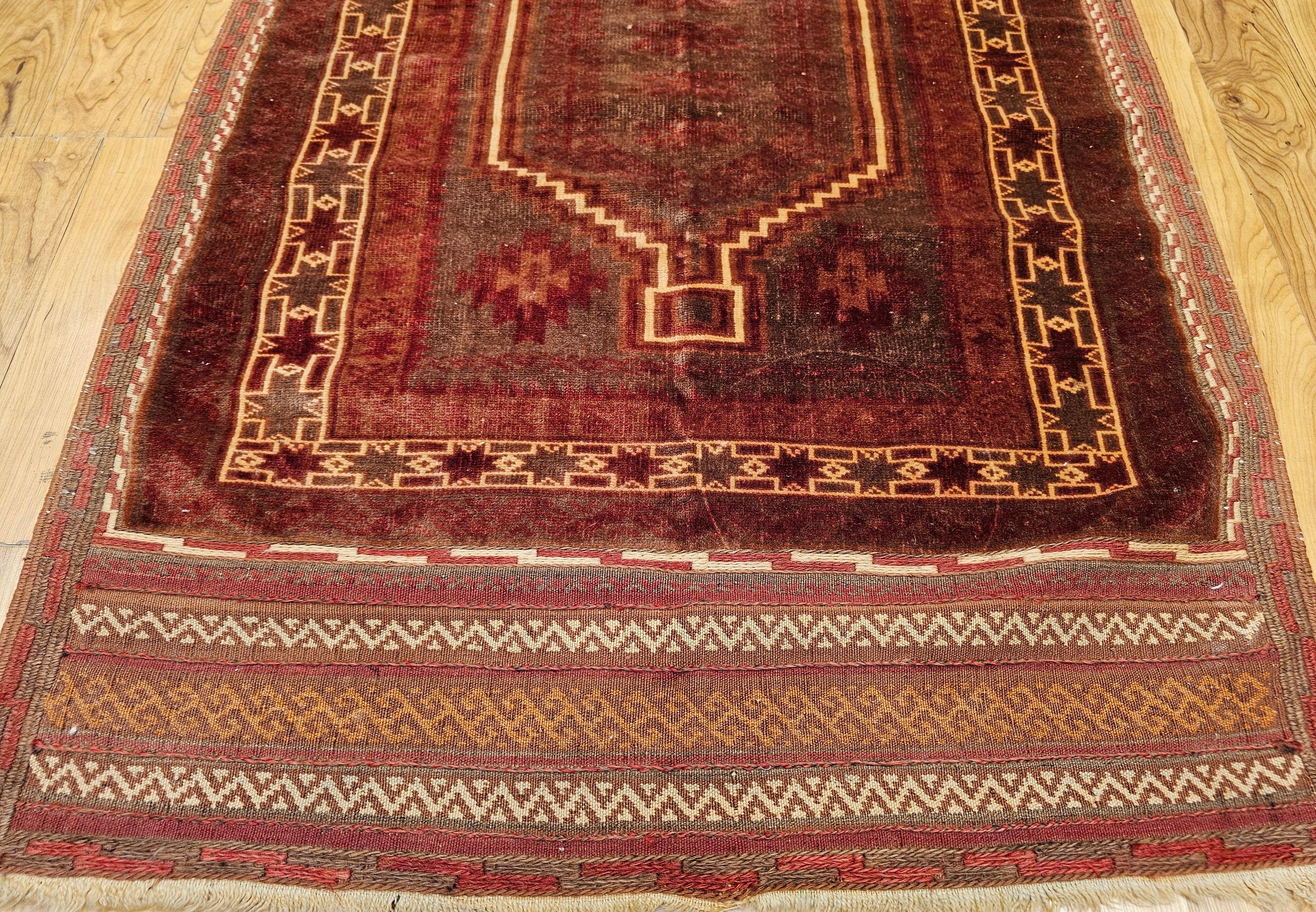 Vintage Baluch Stammeskunst-Teppich in All Over-Geometrischem Muster (Pflanzlich gefärbt) im Angebot