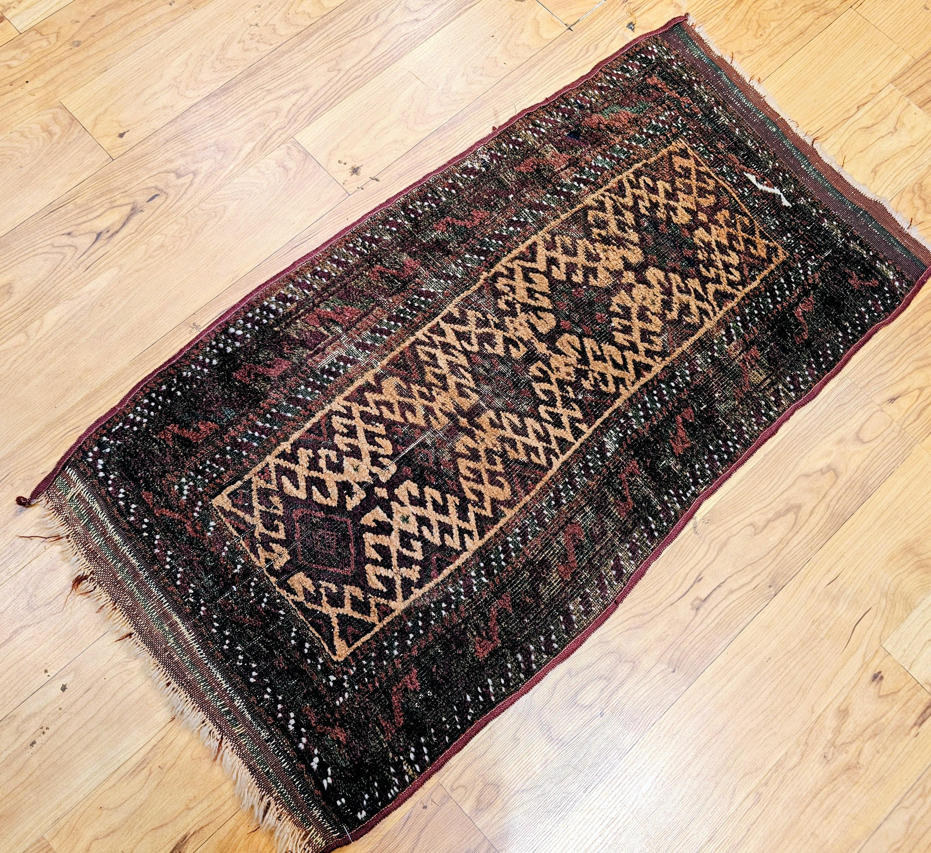 Vintage Baluch Stammeskunst-Teppich in All Over-Geometrischem Muster im Angebot 4
