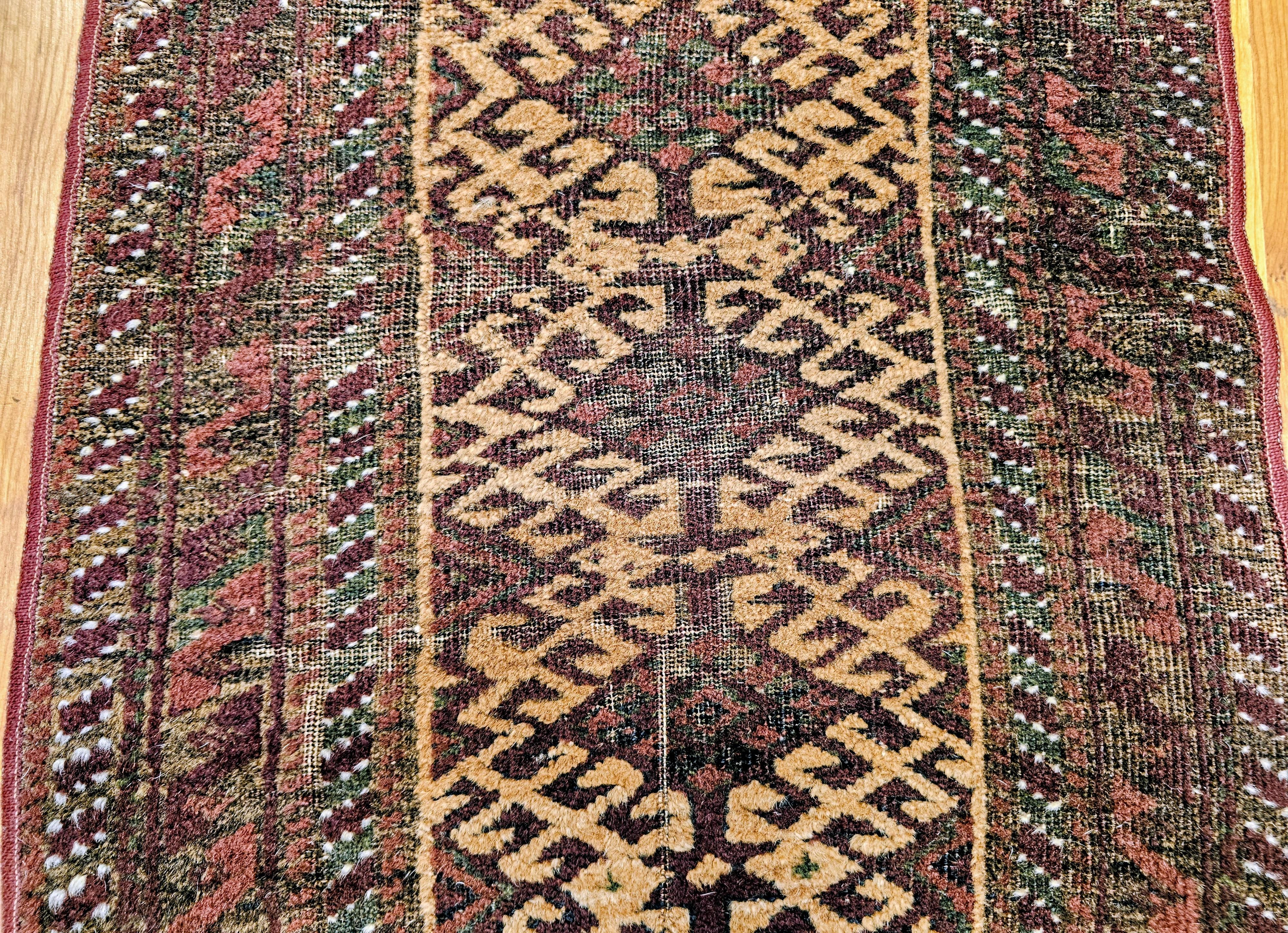 Vintage Baluch Stammeskunst-Teppich in All Over-Geometrischem Muster (Pflanzlich gefärbt) im Angebot