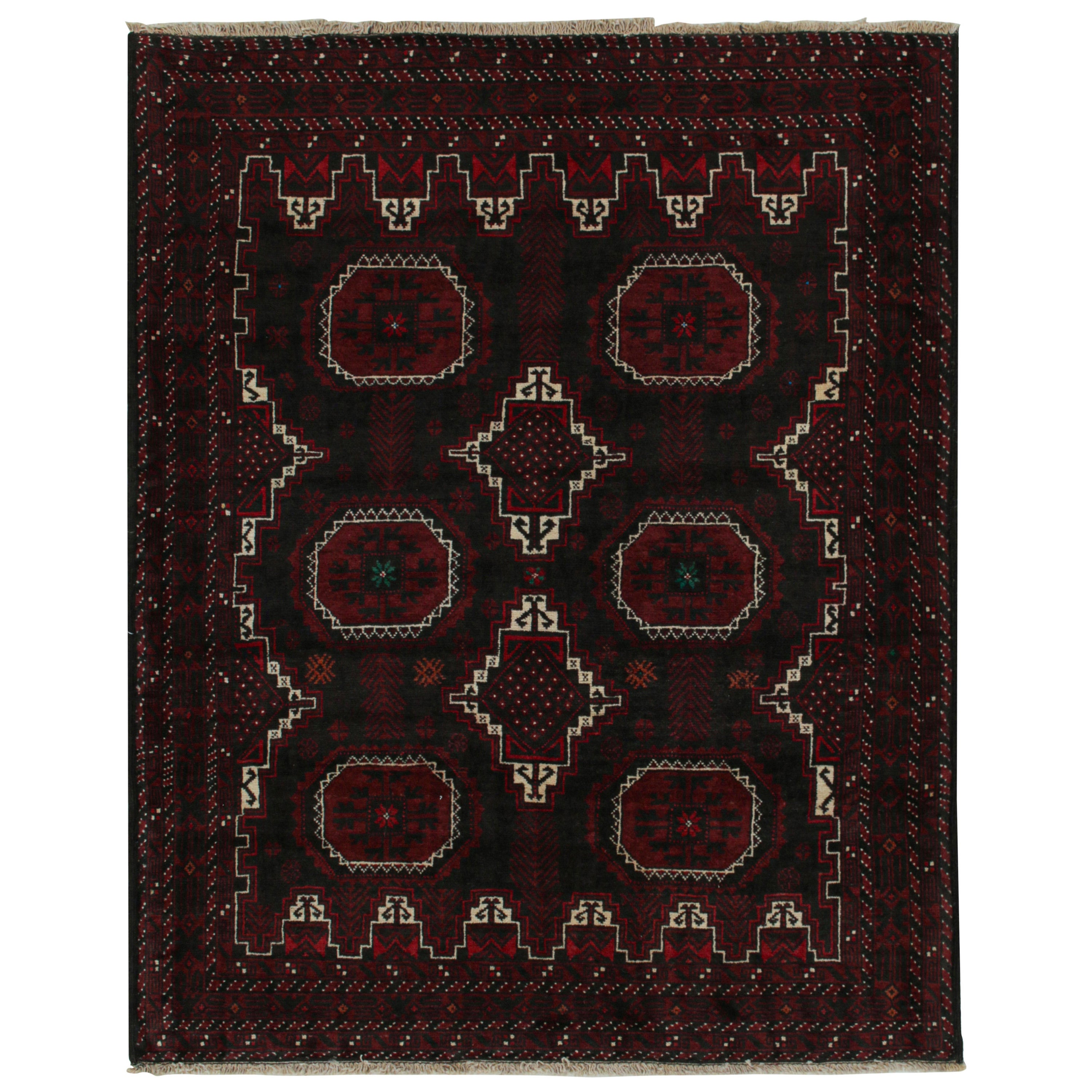 Vintage Baluch Stammeskunst-Teppich in Rot-Schwarz-Muster von Rug & Kilim