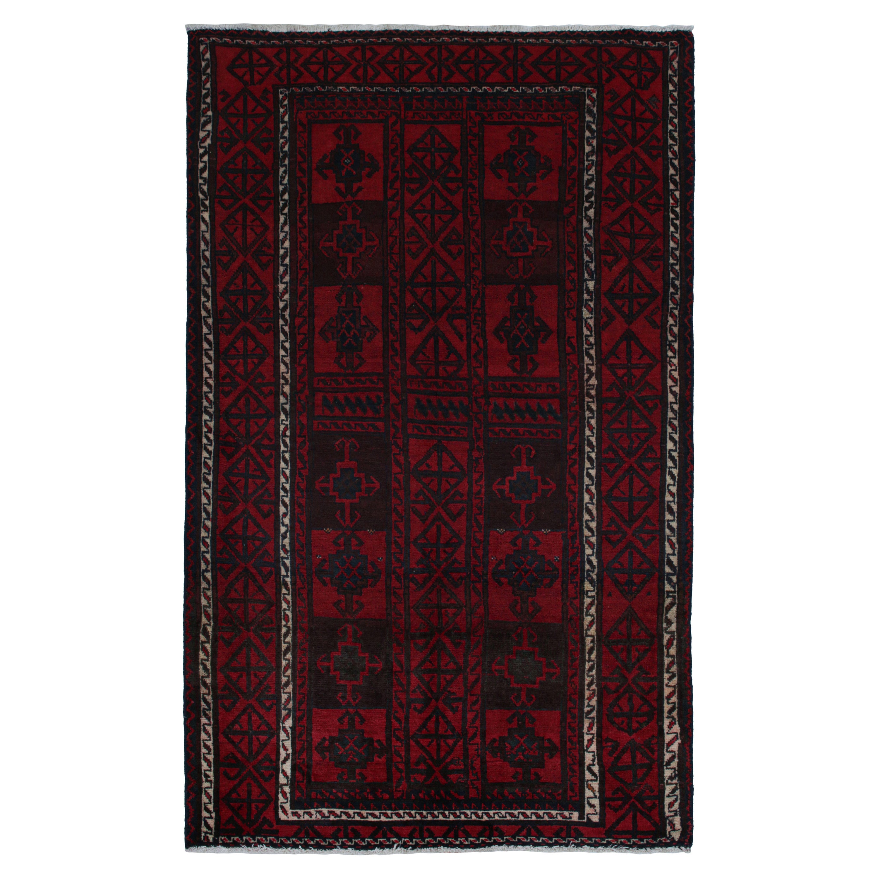 Vintage Baluch Stammesteppich in Rot & Marineblau Geometrisches Muster, von Rug & Kilim