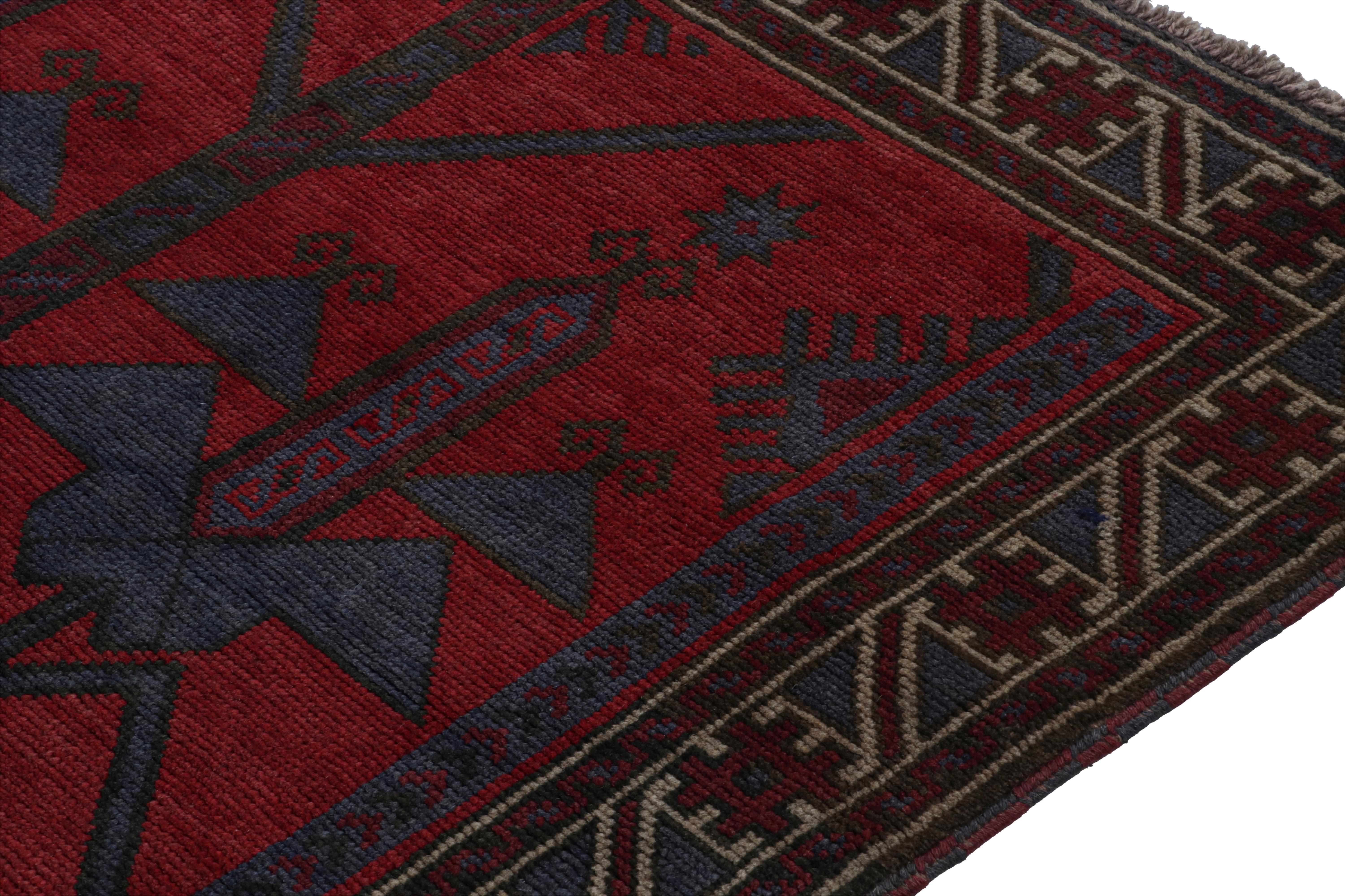 Vintage Baluch Stammes-Teppich in Rot & Marineblau-Muster von Rug & Kilim (Handgeknüpft) im Angebot