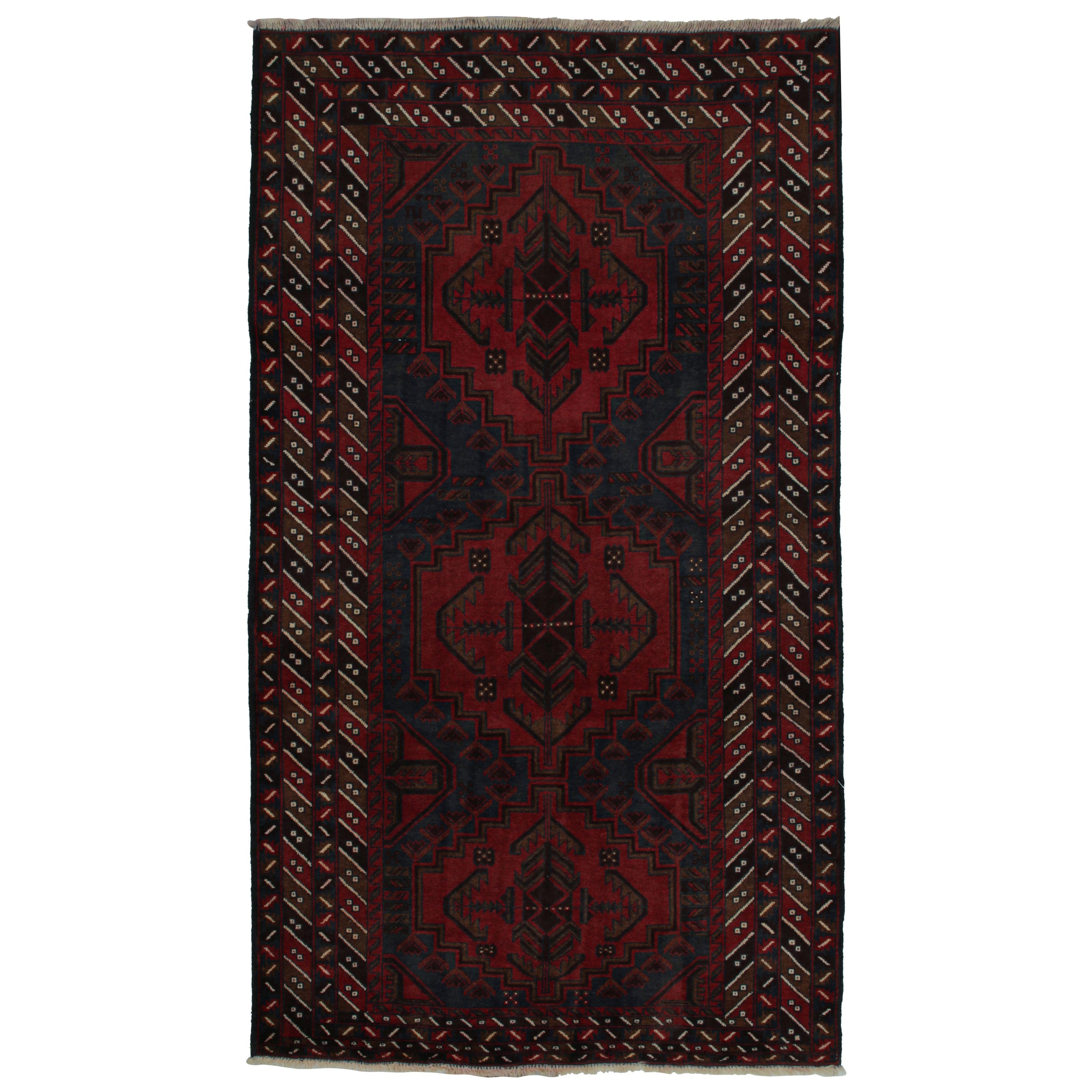 Tapis tribal Baluch vintage rouge à motifs géométriques, de Rug & Kilim
