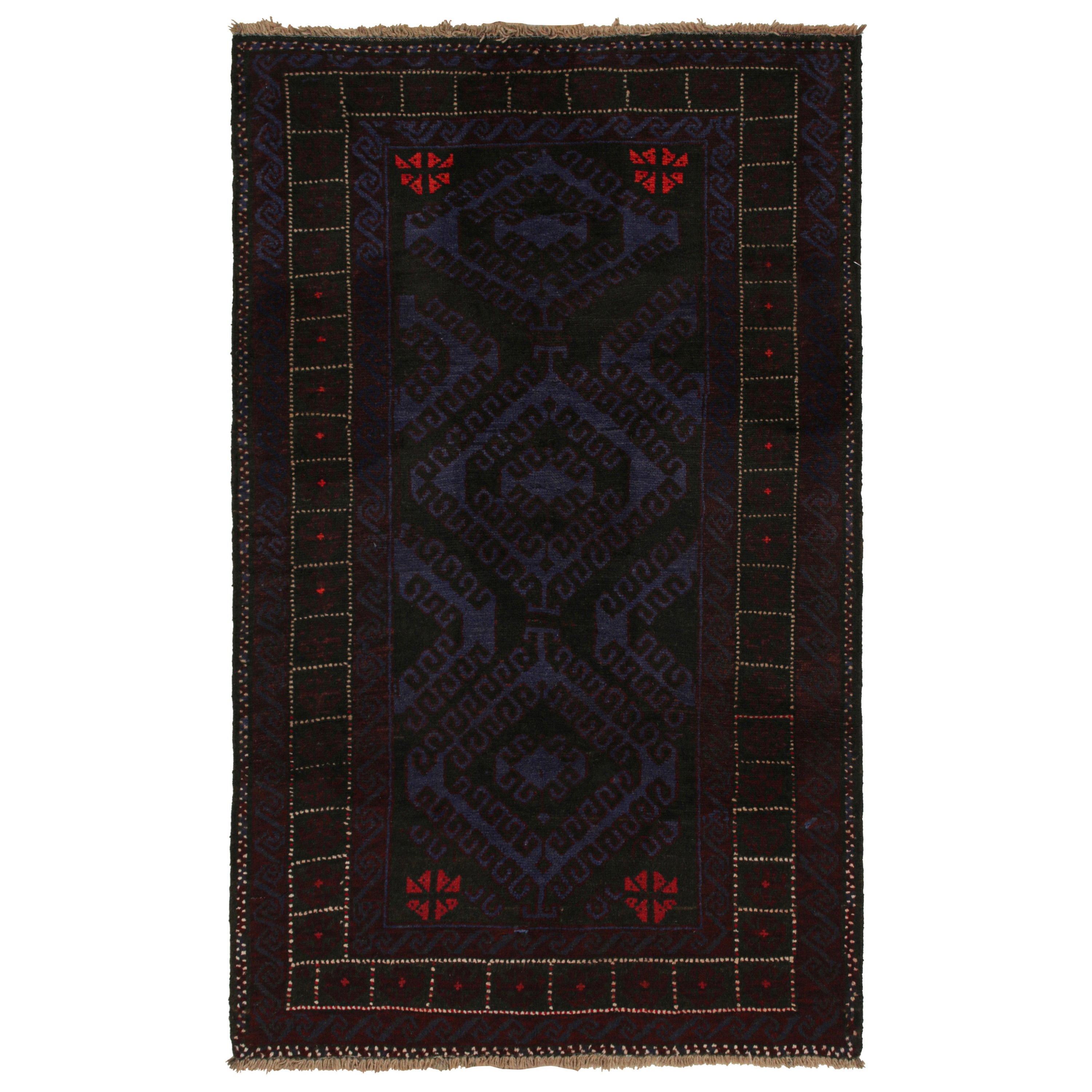 Alfombra Tribal Baluch Vintage con Motivos Geométricos Azules y Negros, de Rug & Kilim