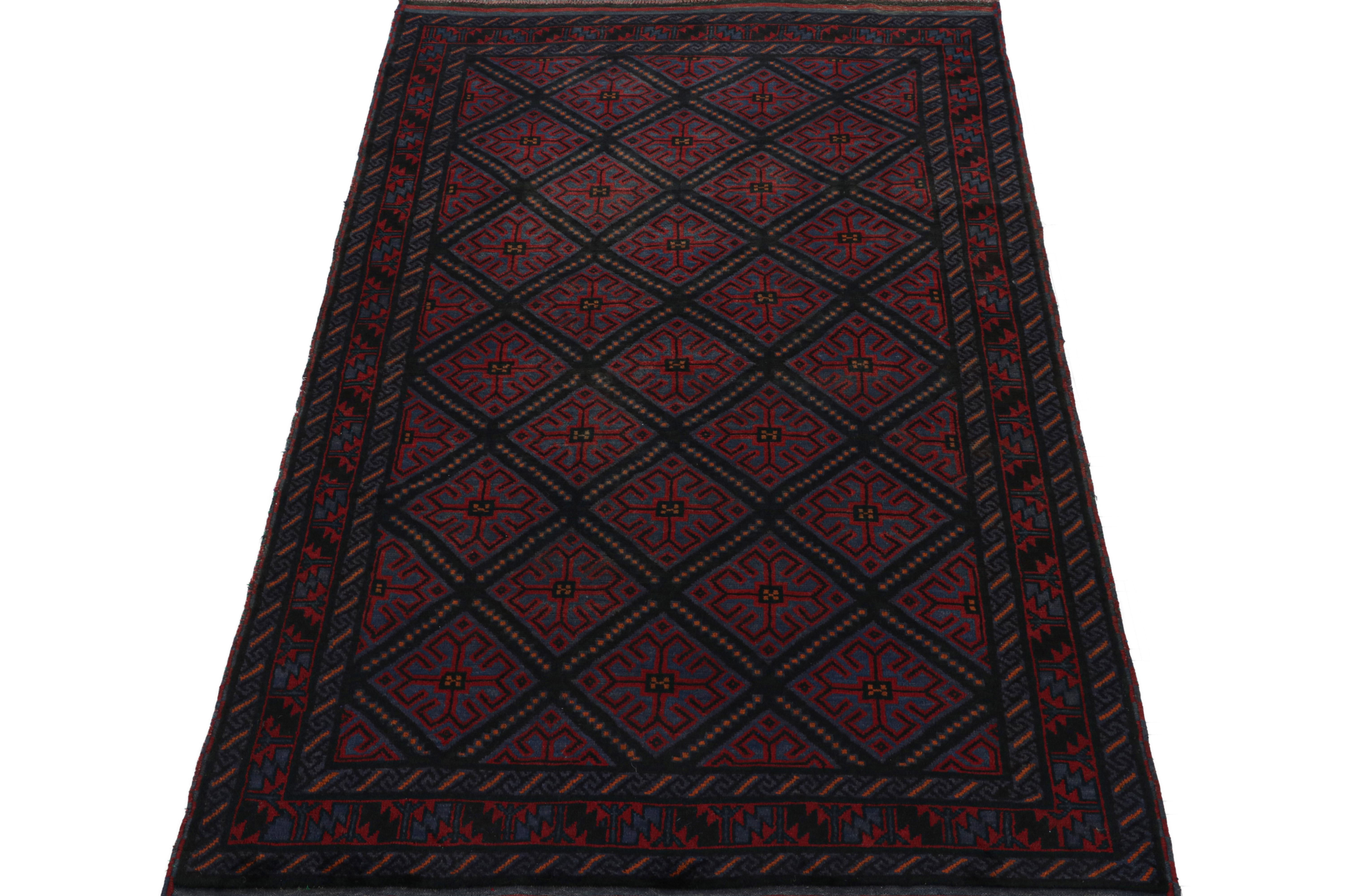 Vintage Baluch Stammes-Teppich mit blau mit roten geometrischen Mustern von Rug & Kilim (Stammeskunst) im Angebot