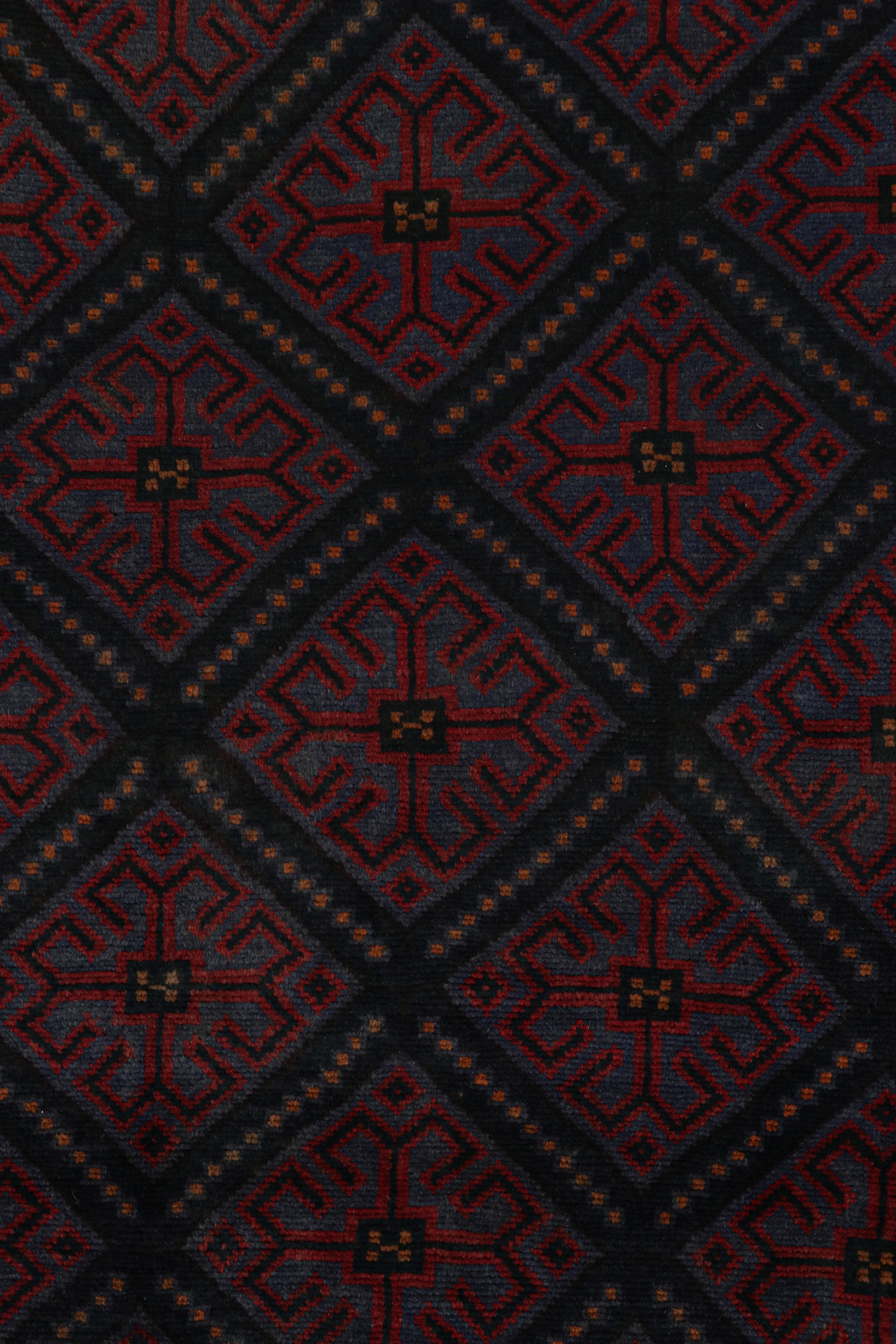 Vintage Baluch Stammes-Teppich mit blau mit roten geometrischen Mustern von Rug & Kilim im Zustand „Neu“ im Angebot in Long Island City, NY