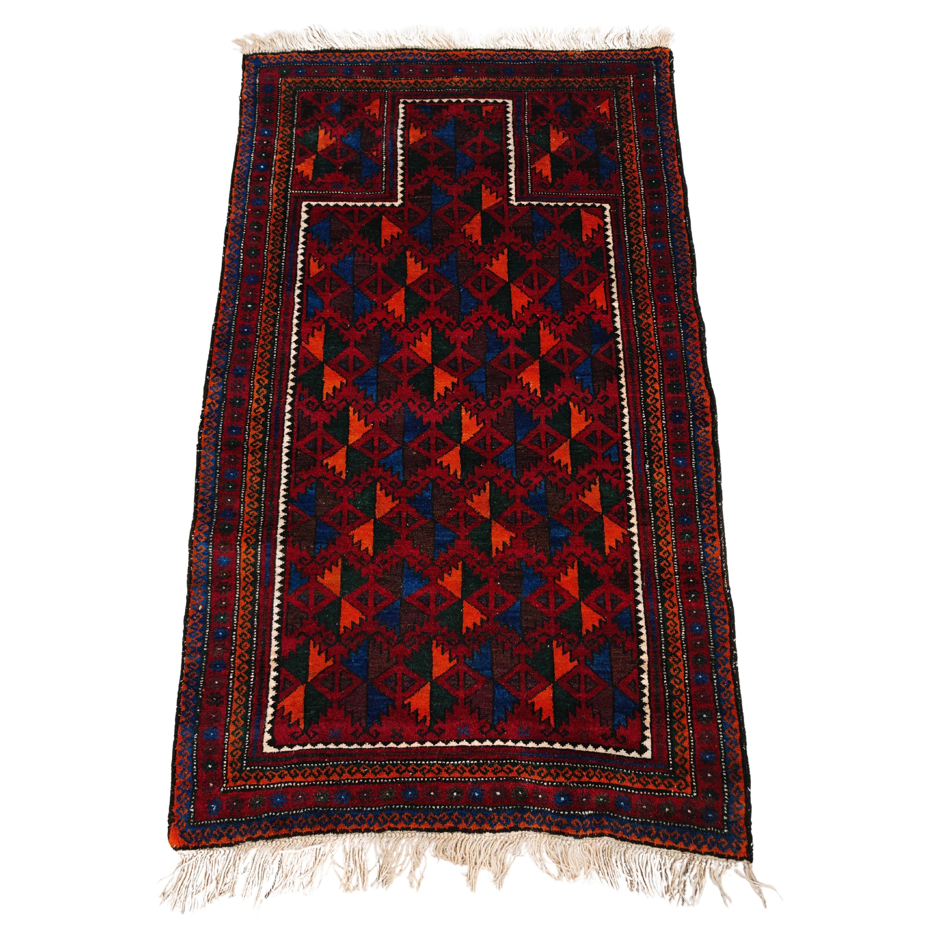 Vintage Baluchi Prayer rug, hand-knotted in natural dyed wool, Afghanistan 1970s For Sale