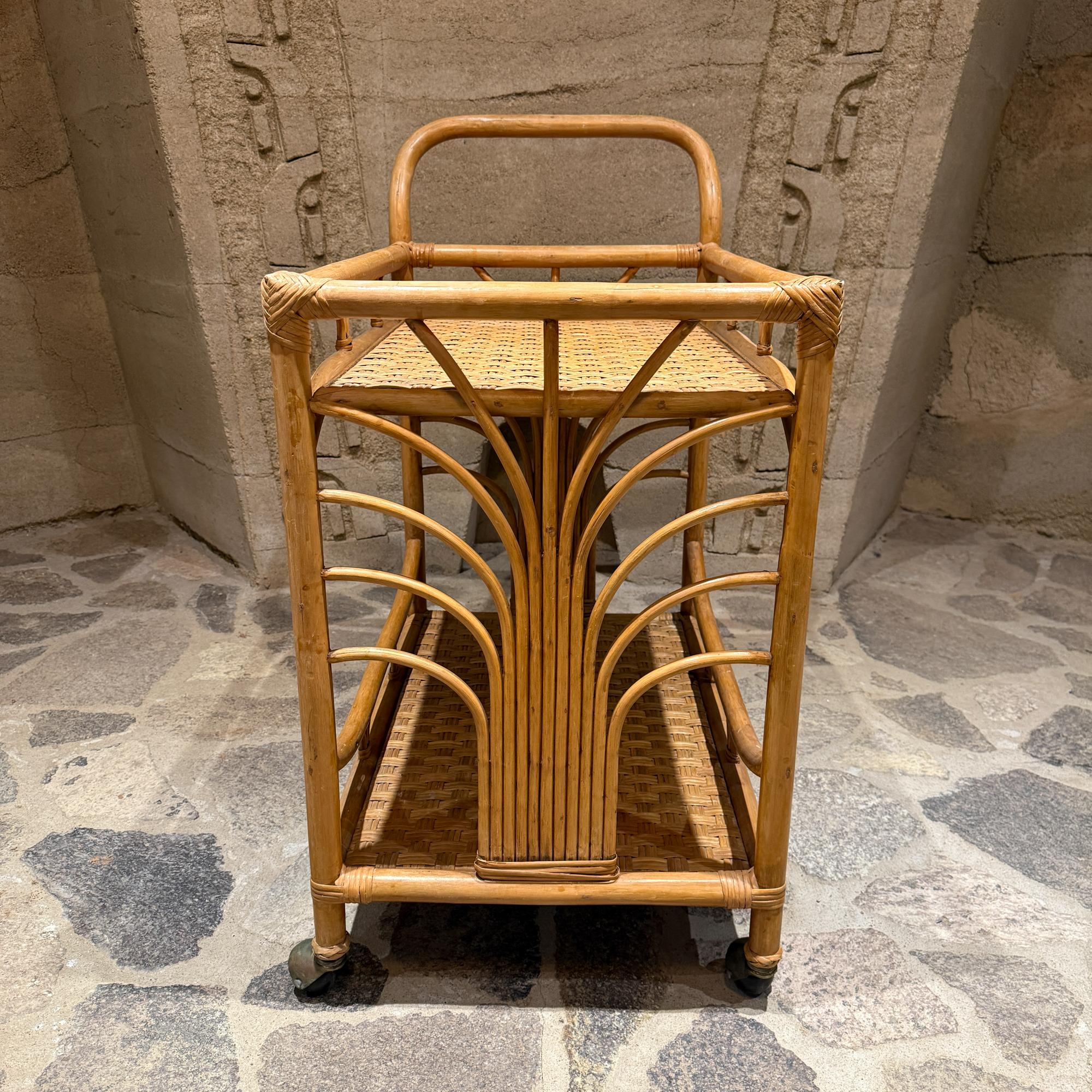 Vintage Bamboo and Rattan Bar Cart Serving Trolley État moyen - En vente à Chula Vista, CA