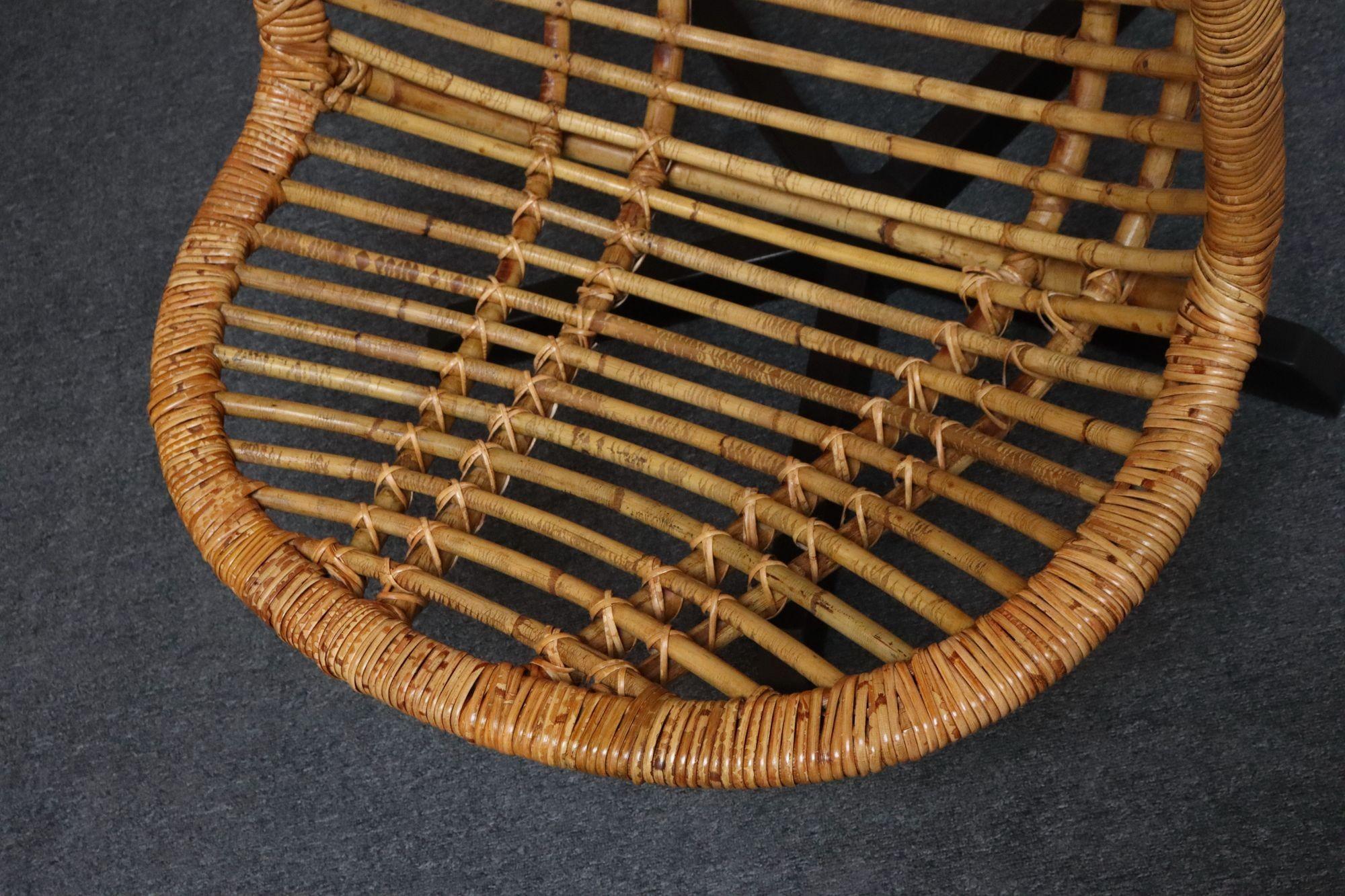 Sedia pappagallo appesa in bambù e rattan vintage con telaio a sbalzo in acciaio in vendita 4