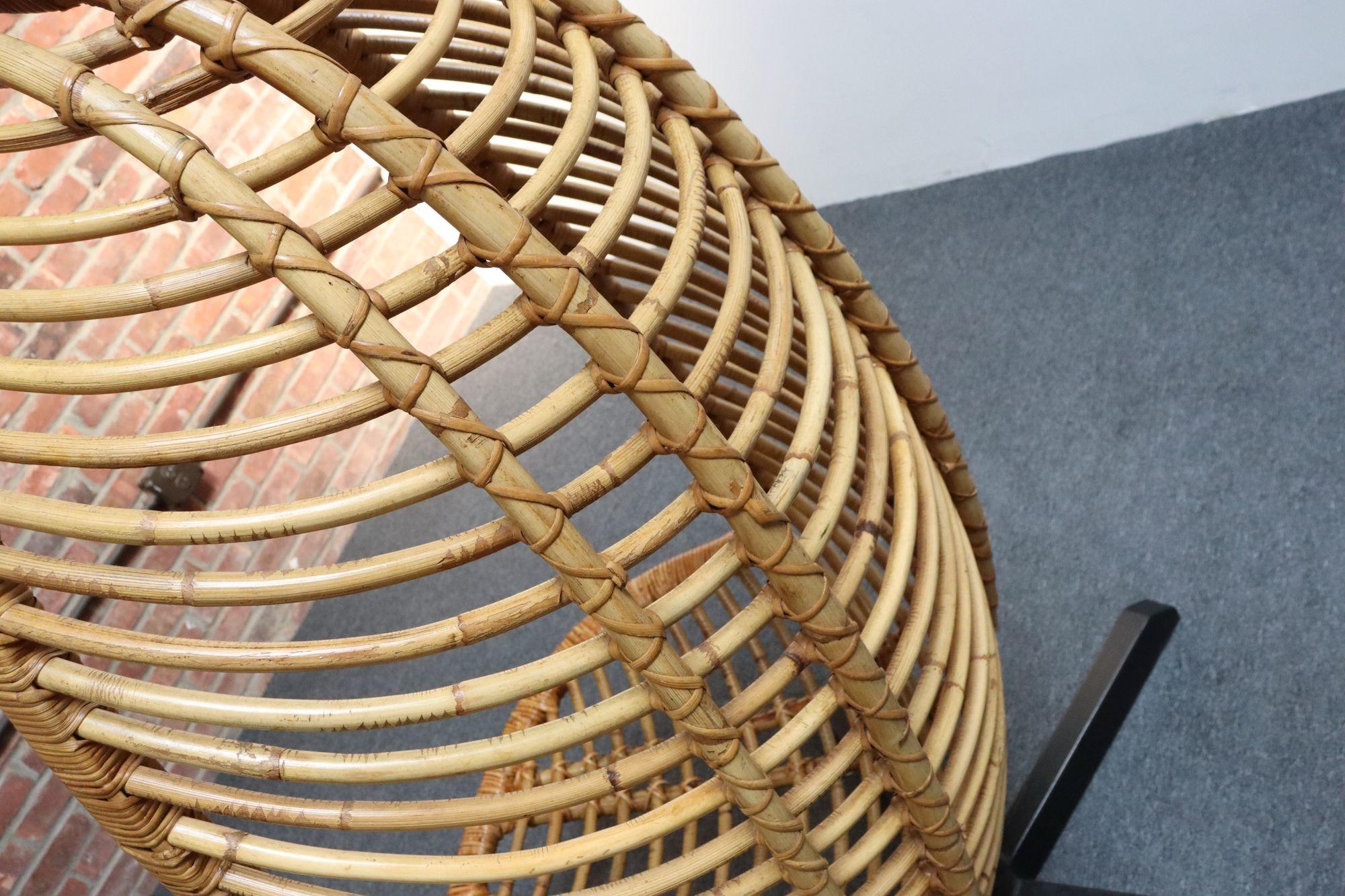 Sedia pappagallo appesa in bambù e rattan vintage con telaio a sbalzo in acciaio in vendita 9
