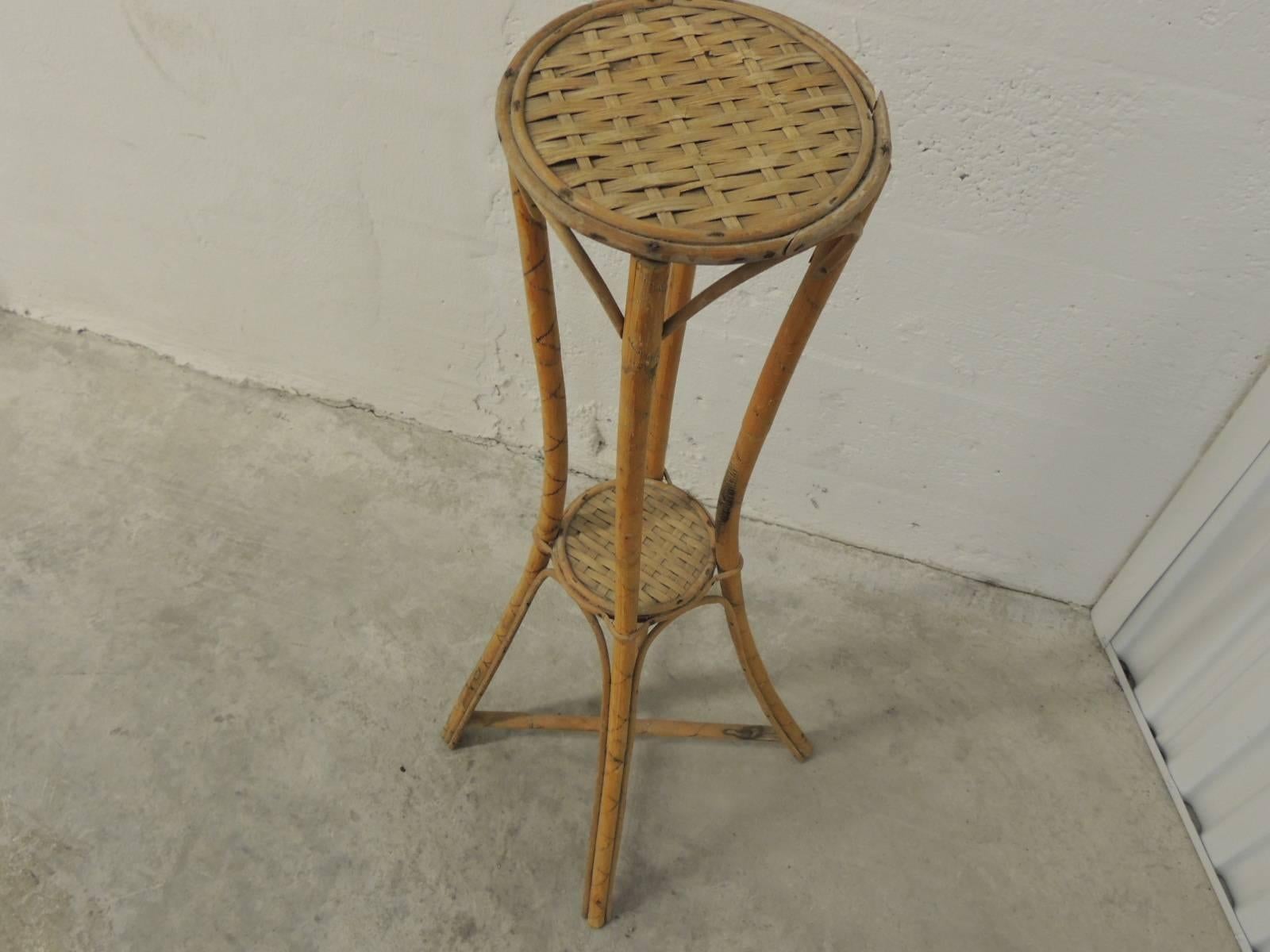 Vintage bamboo and rattan plant stand
Rattan and bamboo vintage plant stand with round plant-stand and a middle shelf with a stretcher in the shape of an x.   Embellished with a faux tortoise aged finish.
Size:
Top is 8” D
Bottom legs are: 12” x
