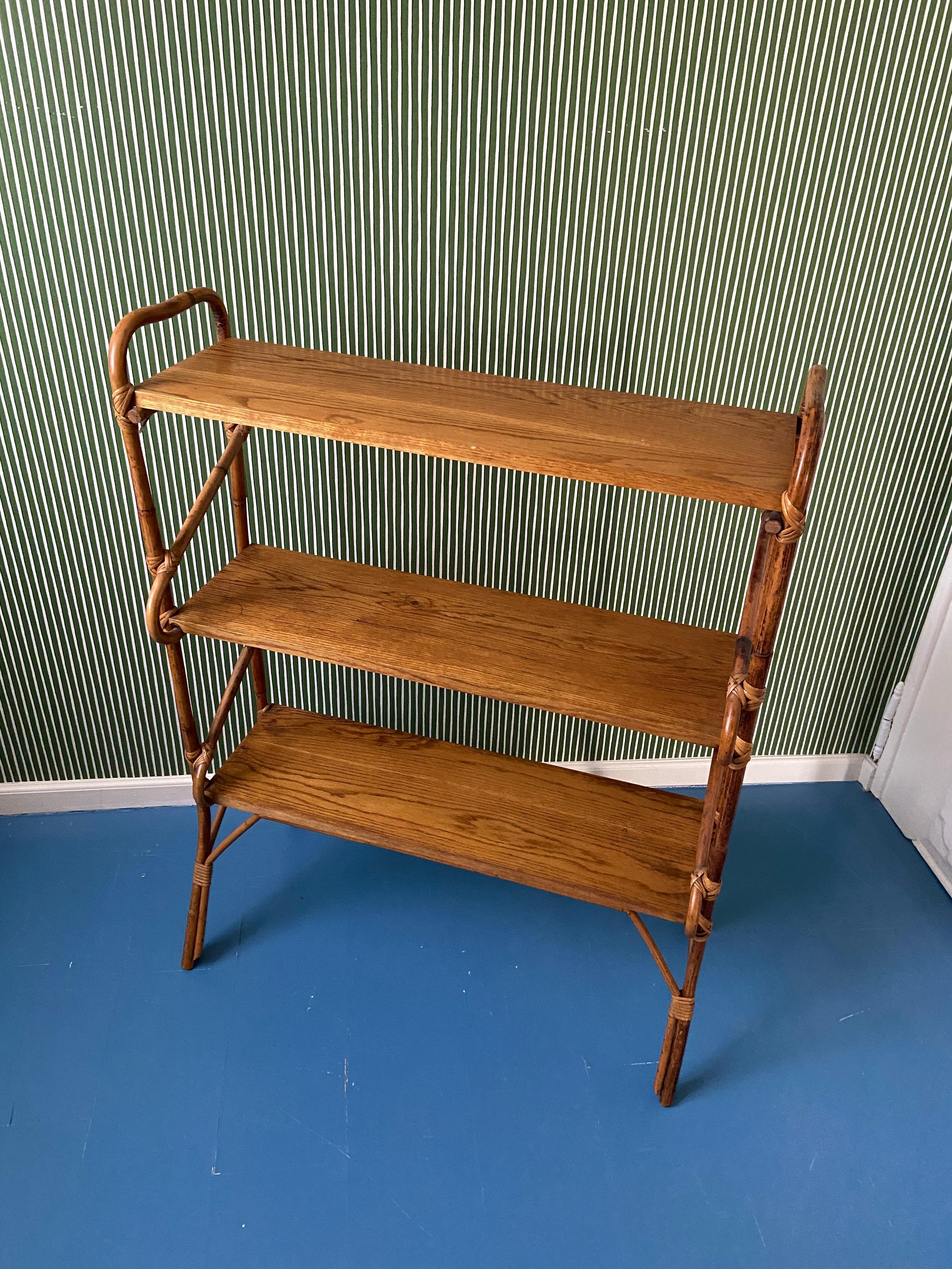 France, 1960's

Bamboo and wooden shelf.

Measures: H 110 x W 84 x D 30 cm.