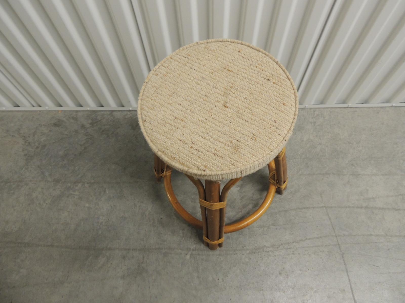 Vintage bamboo and rattan tall stool with upholstered round seat.
Bent bamboo tall stool with vintage beige grain sack fabric round seat.
Rattan details.
Size: 19.5 H x 12 D (base 18