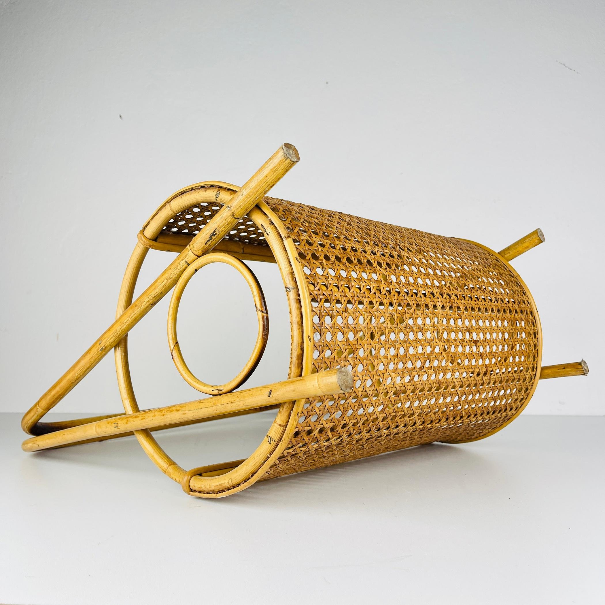 Vintage bamboo and Vienna straw magazine rack, Italy 1960s For Sale 5