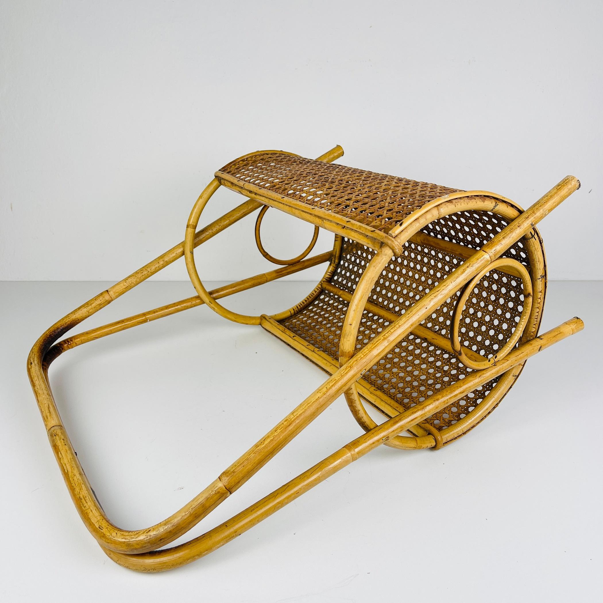 Vintage bamboo and Vienna straw magazine rack, Italy 1960s For Sale 6