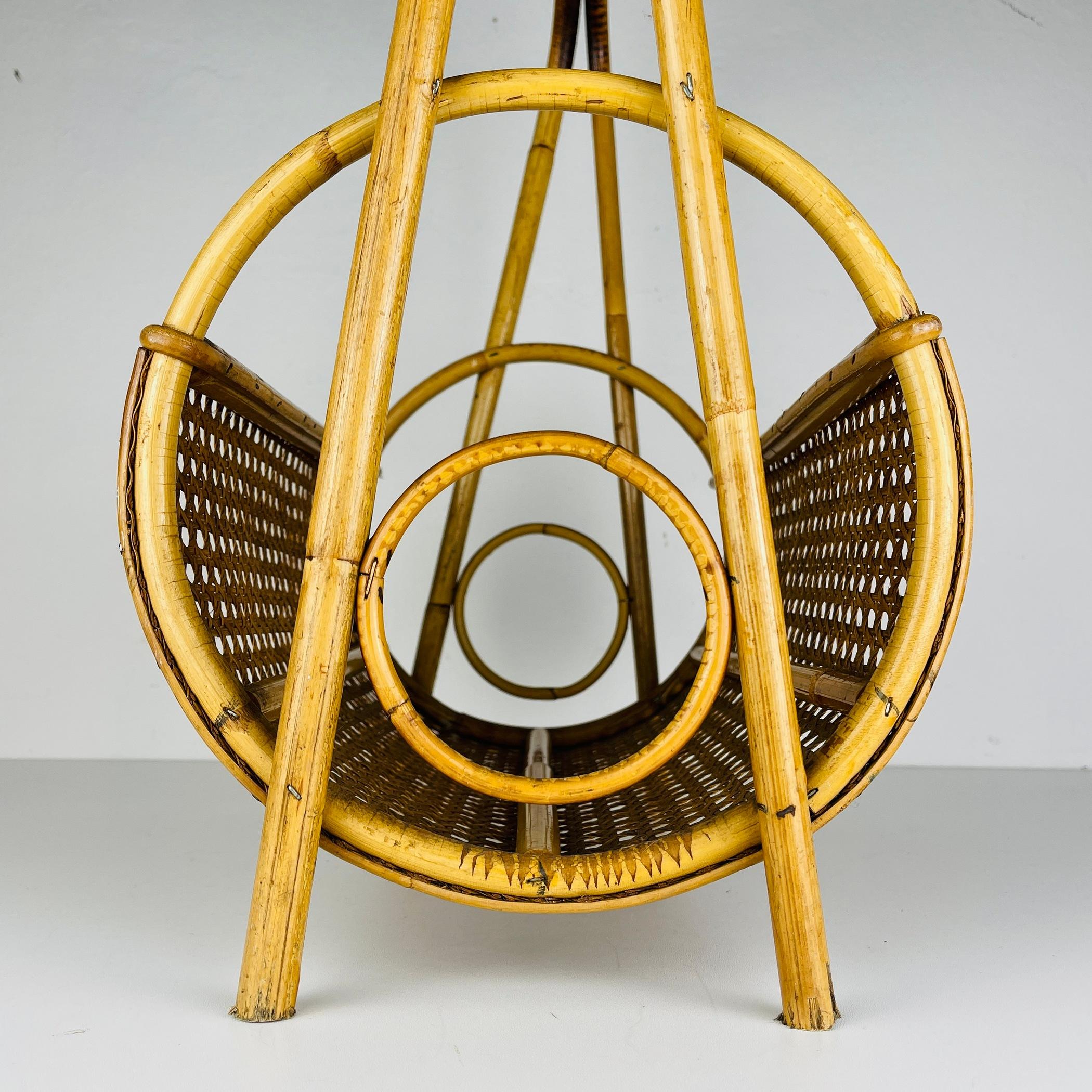 Mid-Century Modern Vintage bamboo and Vienna straw magazine rack, Italy 1960s For Sale
