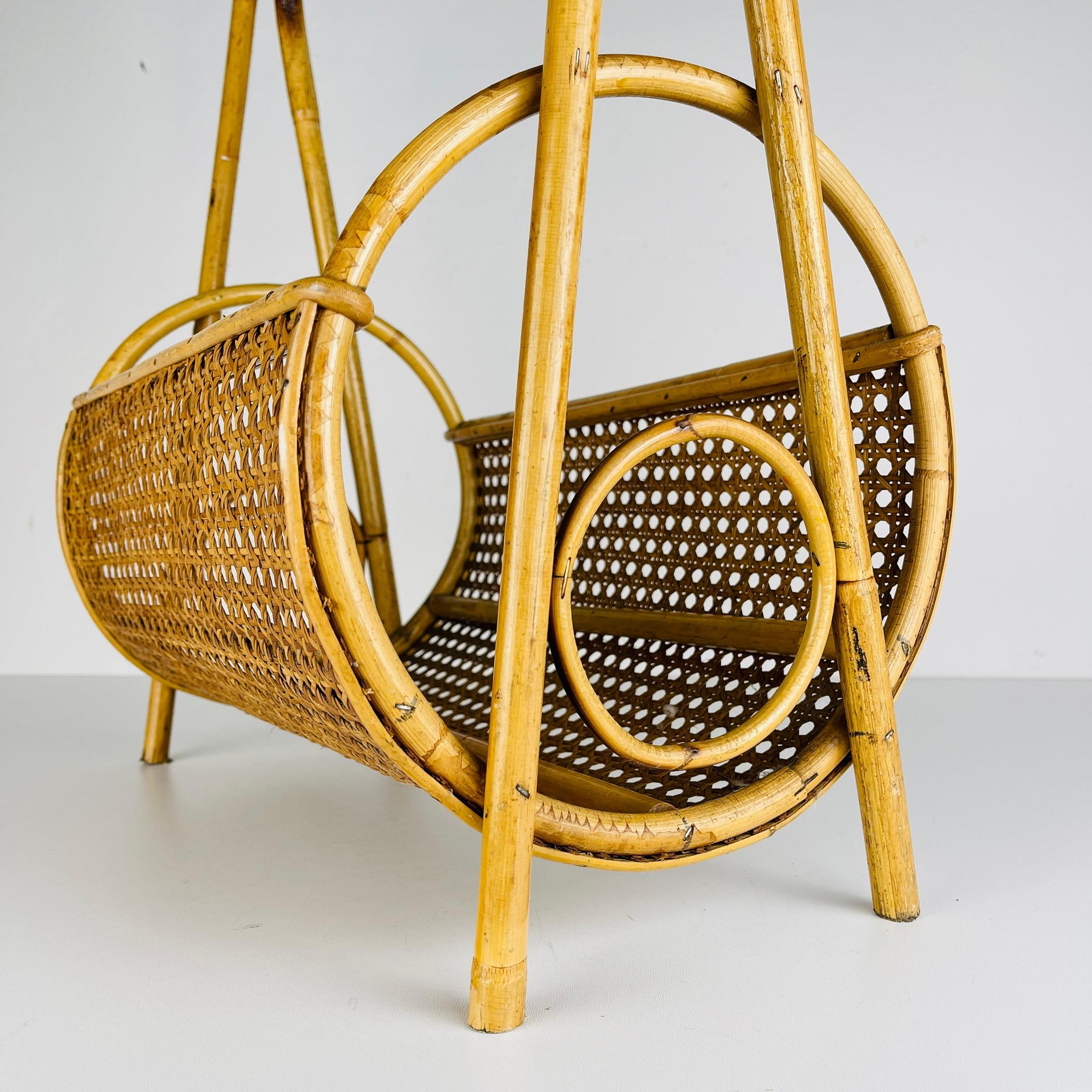 Vintage bamboo and Vienna straw magazine rack, Italy 1960s In Good Condition For Sale In Miklavž Pri Taboru, SI
