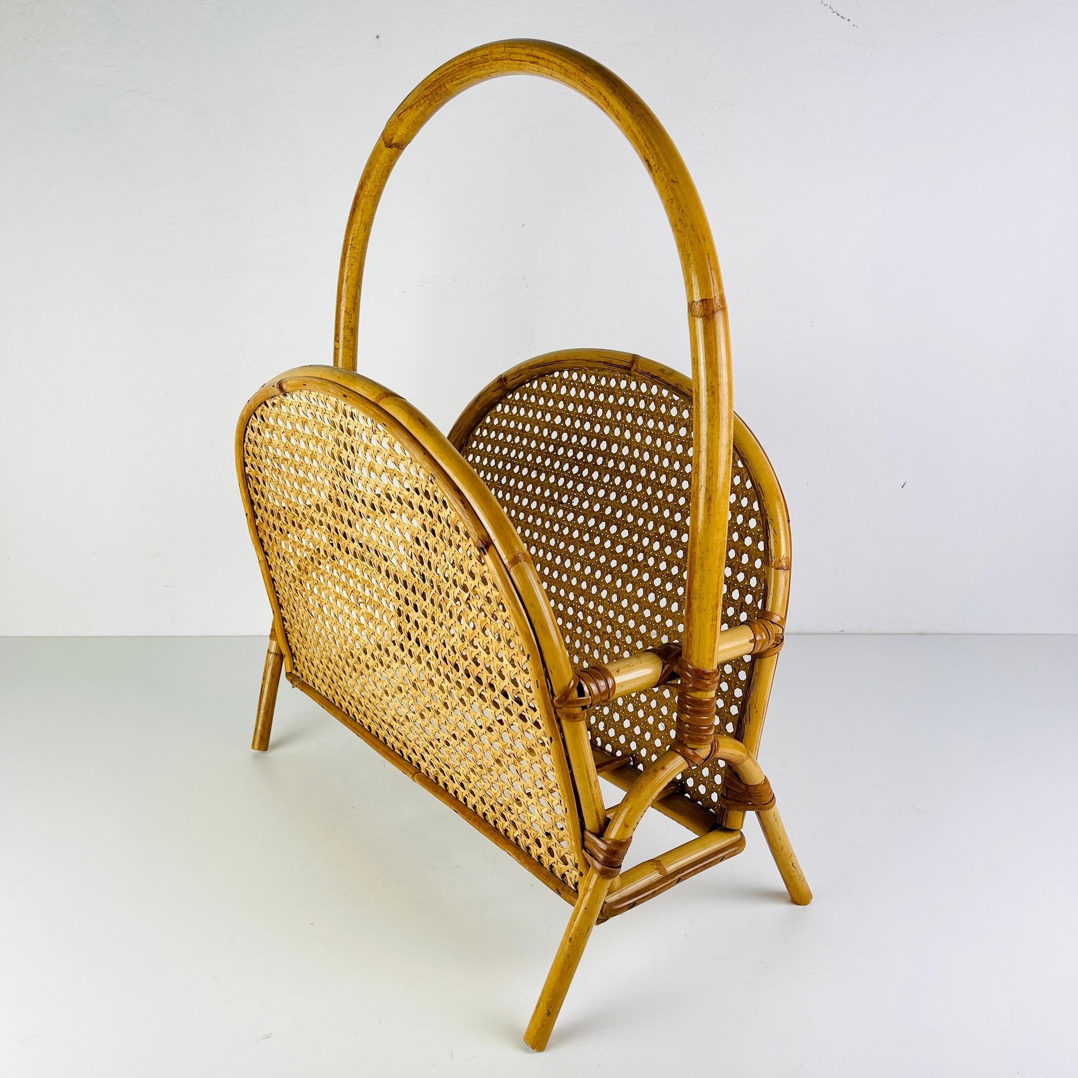 Vintage bamboo and Vienna straw magazine rack, Italy 1960s For Sale 1