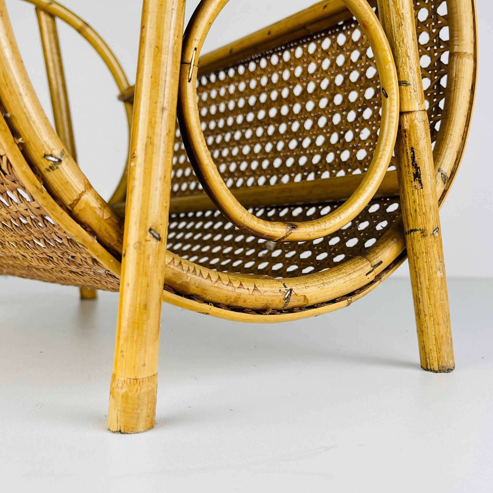 Vintage bamboo and Vienna straw magazine rack, Italy 1960s For Sale 2
