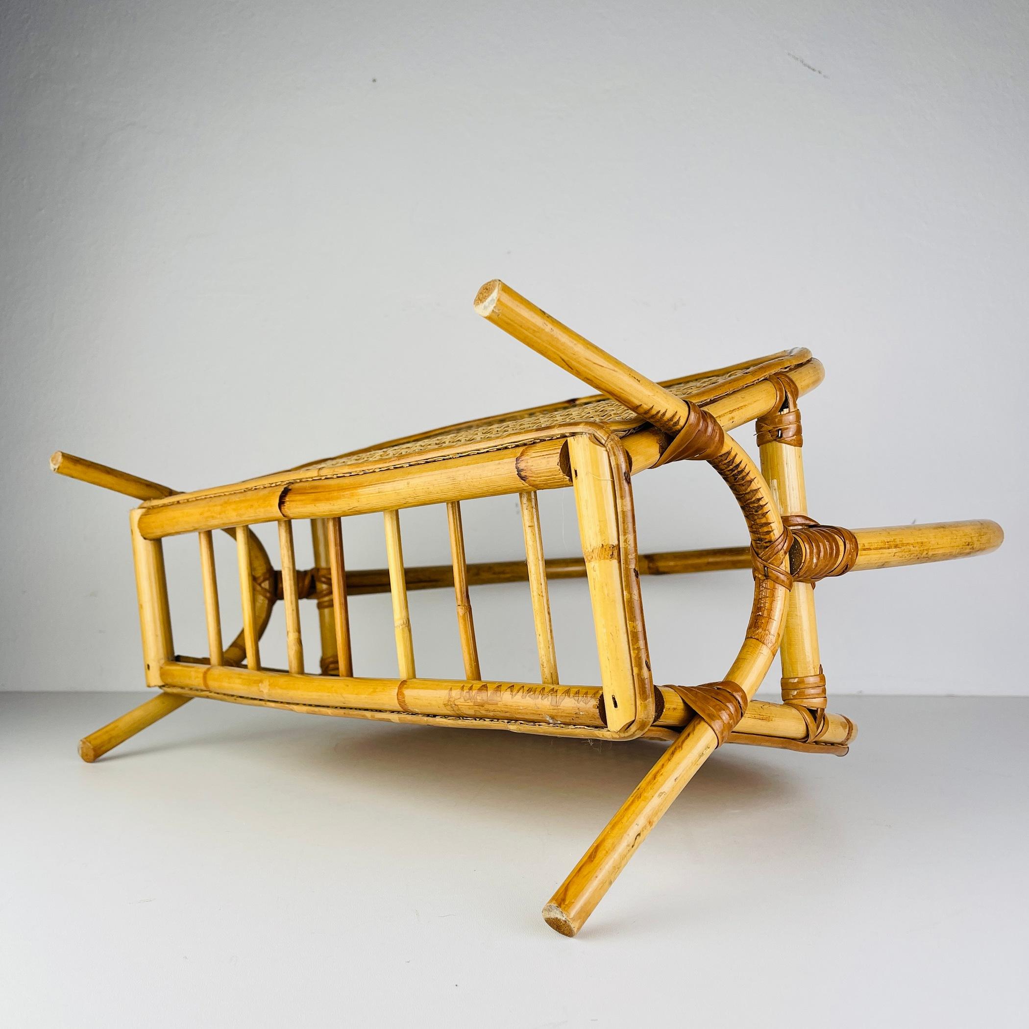 Vintage bamboo and Vienna straw magazine rack, Italy 1960s For Sale 2