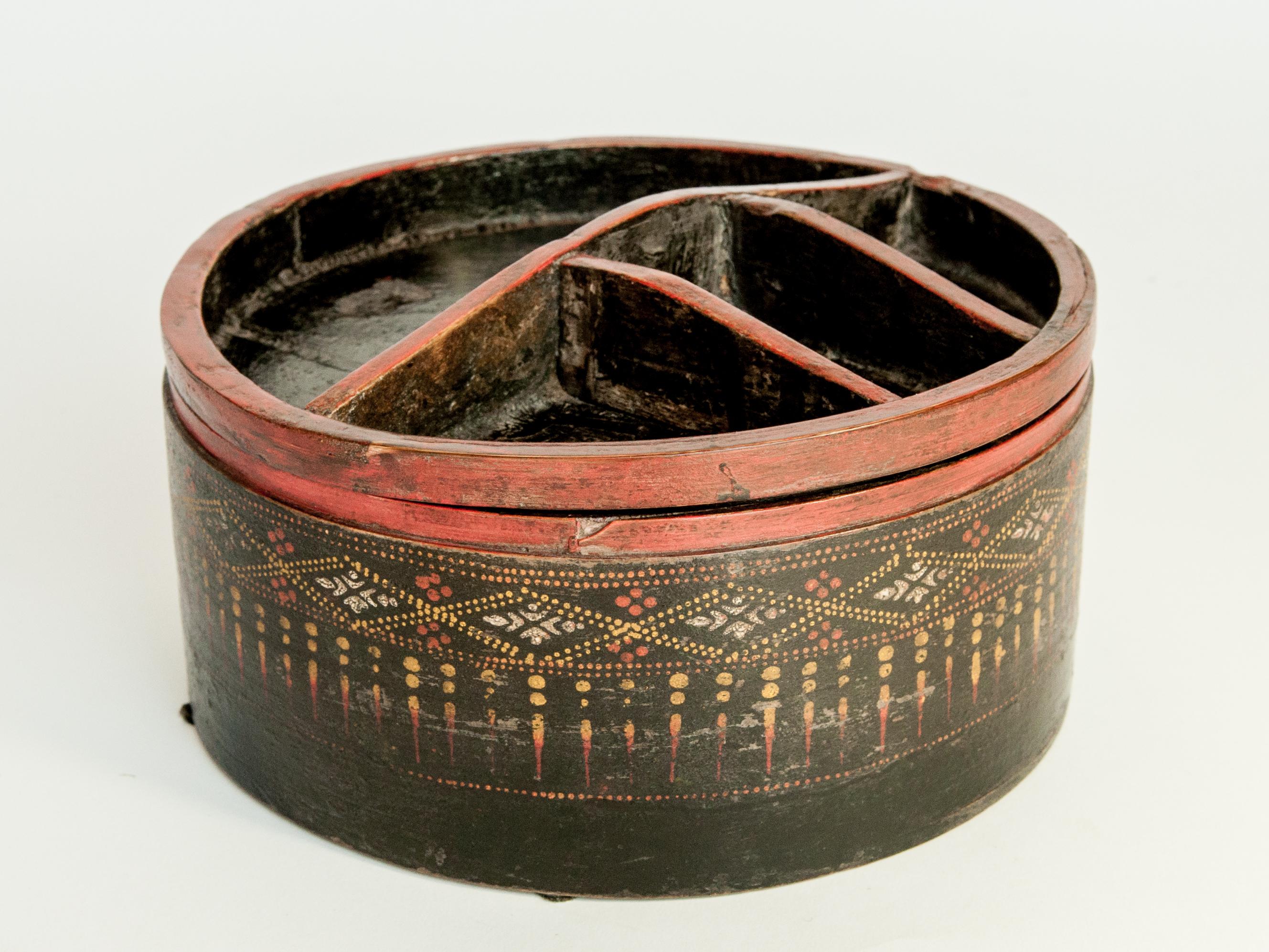 Vintage Bamboo Betel Box. Original Color, Cambodia, Early to Mid-20th Century In Fair Condition In Point Richmond, CA