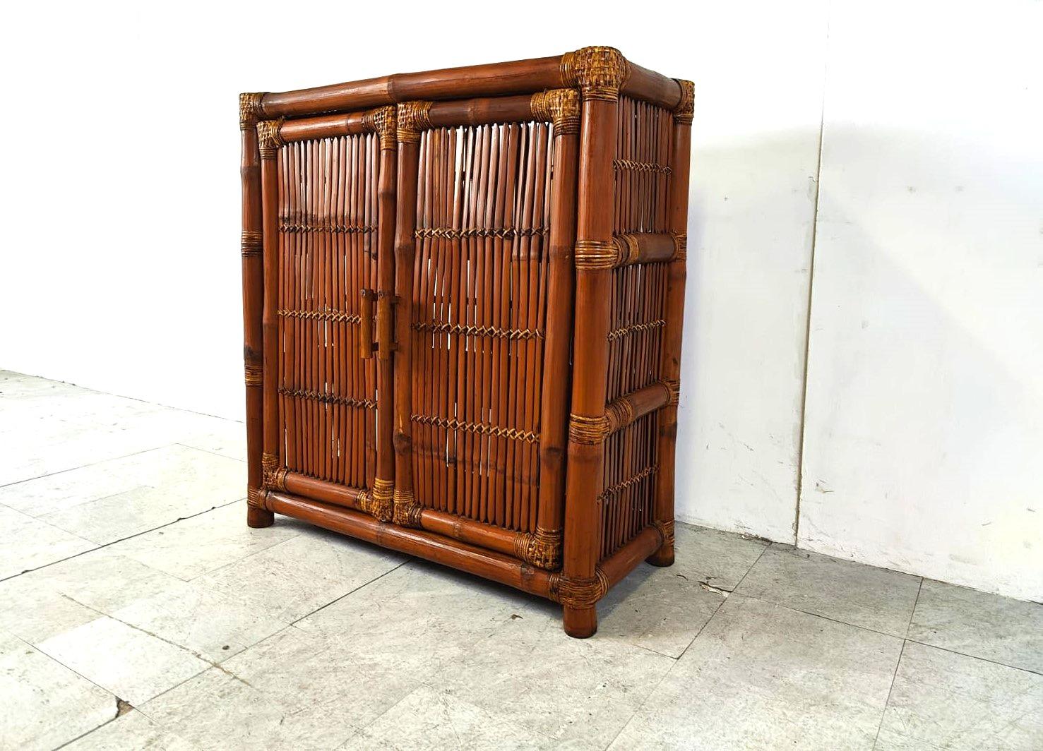 Vintage bamboo two door cabinet.

Cool bohemian style cabinet, which fits in most interiors.

1970s - France

Good condition

Dimensions:
Height: 102cm
Width: 93cm
Depth: 43cm

Ref.: 441522