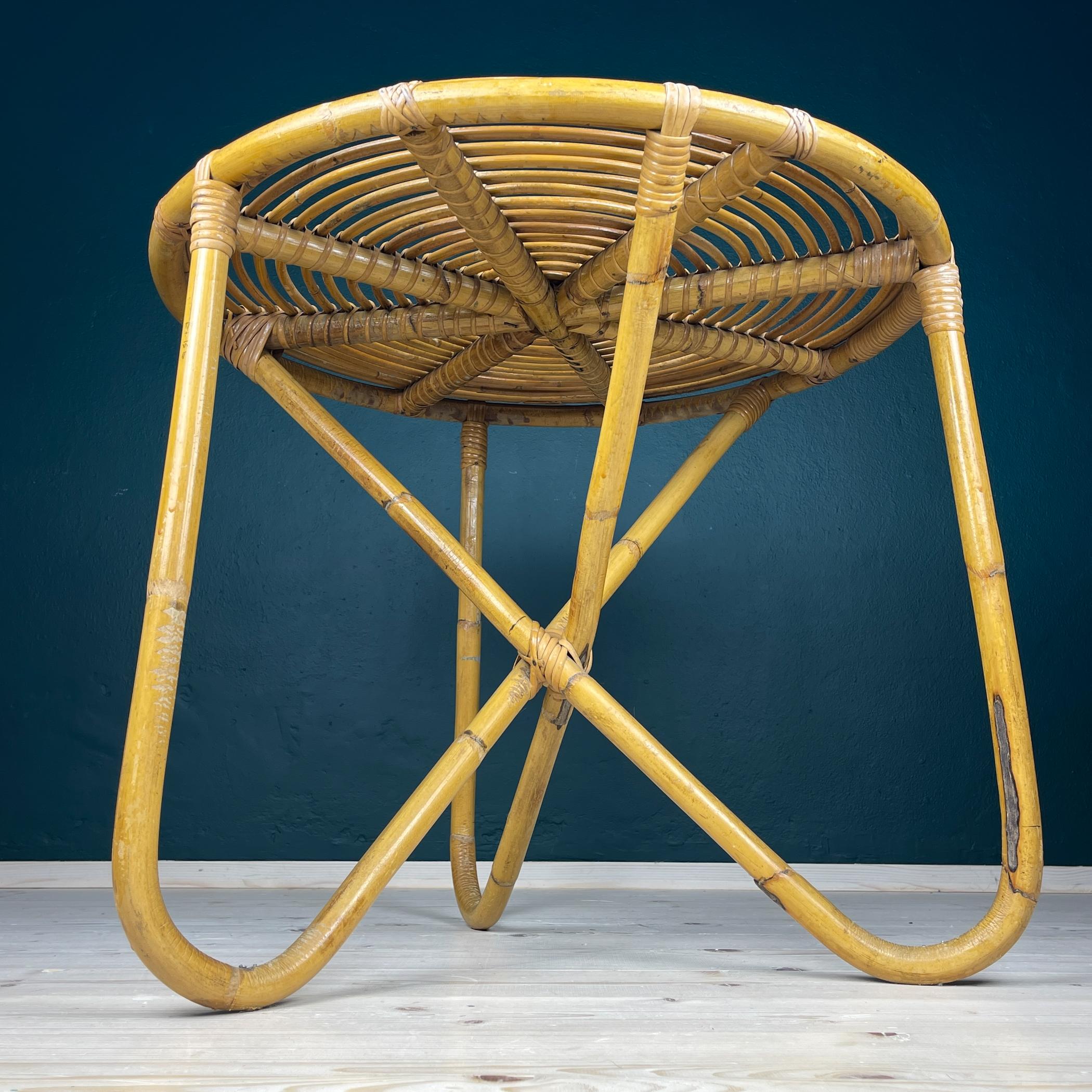 

Table basse vintage en bambou fabriquée en Italie dans les années 1960.

Dimensions :
Largeur : 66 cm / 26 pouces
Hauteur : 56 cm


Nous offrons un service d'expédition sécurisé dans le monde entier. Chacun de nos articles est expédié dans une