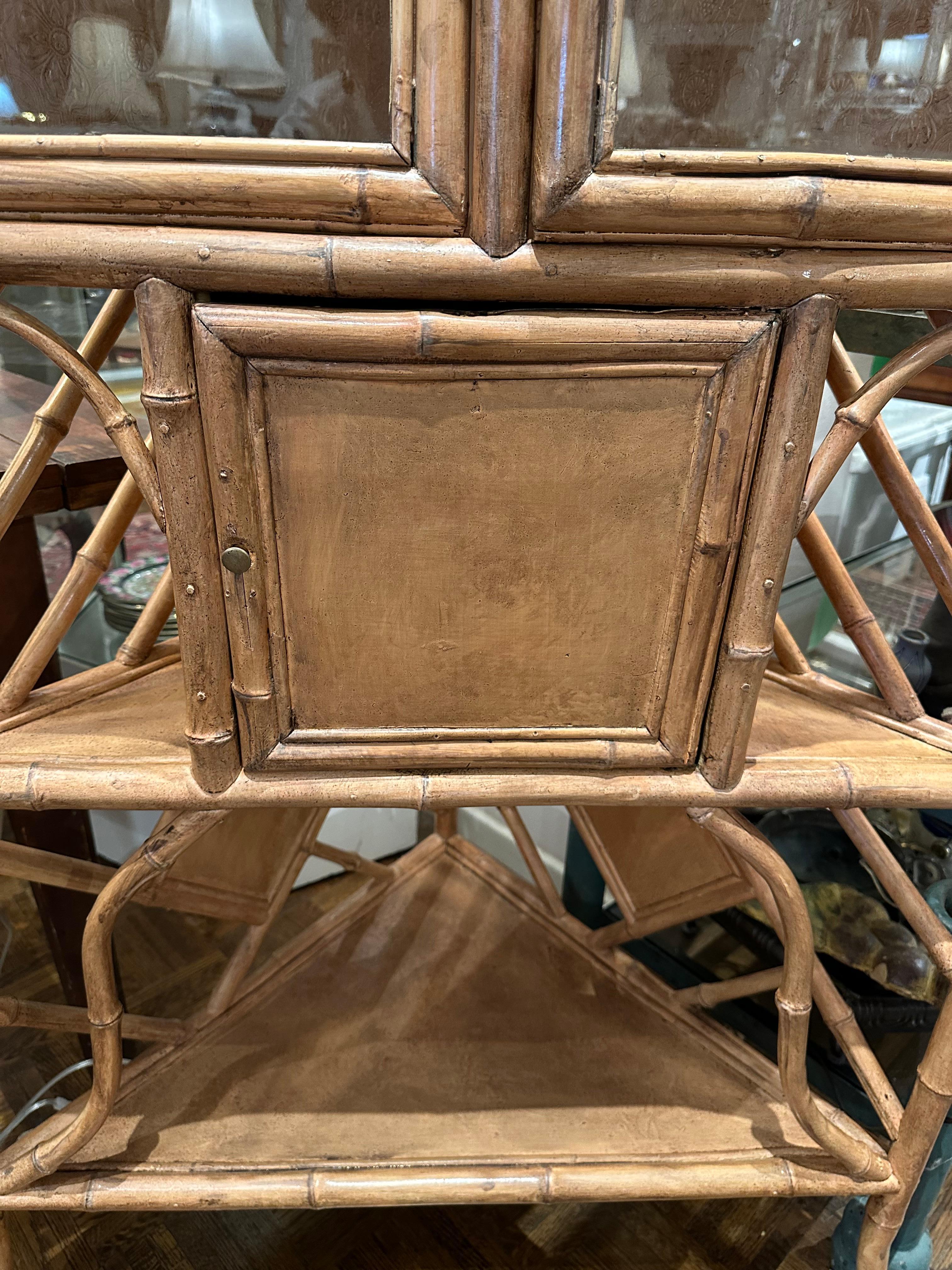 Meuble d'angle vintage en bambou en vente 3