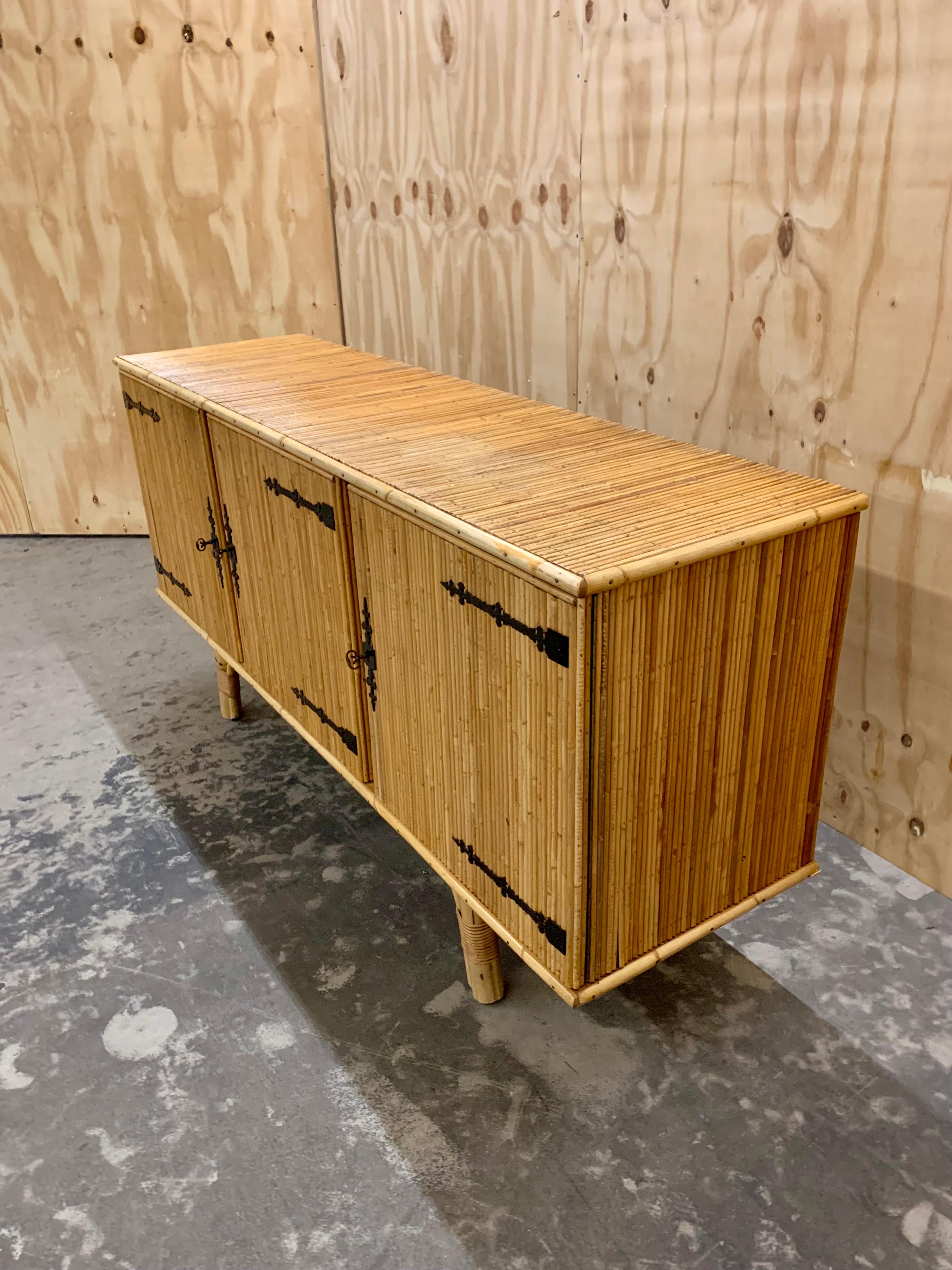 Francese Credenza in bambù vintage in vendita