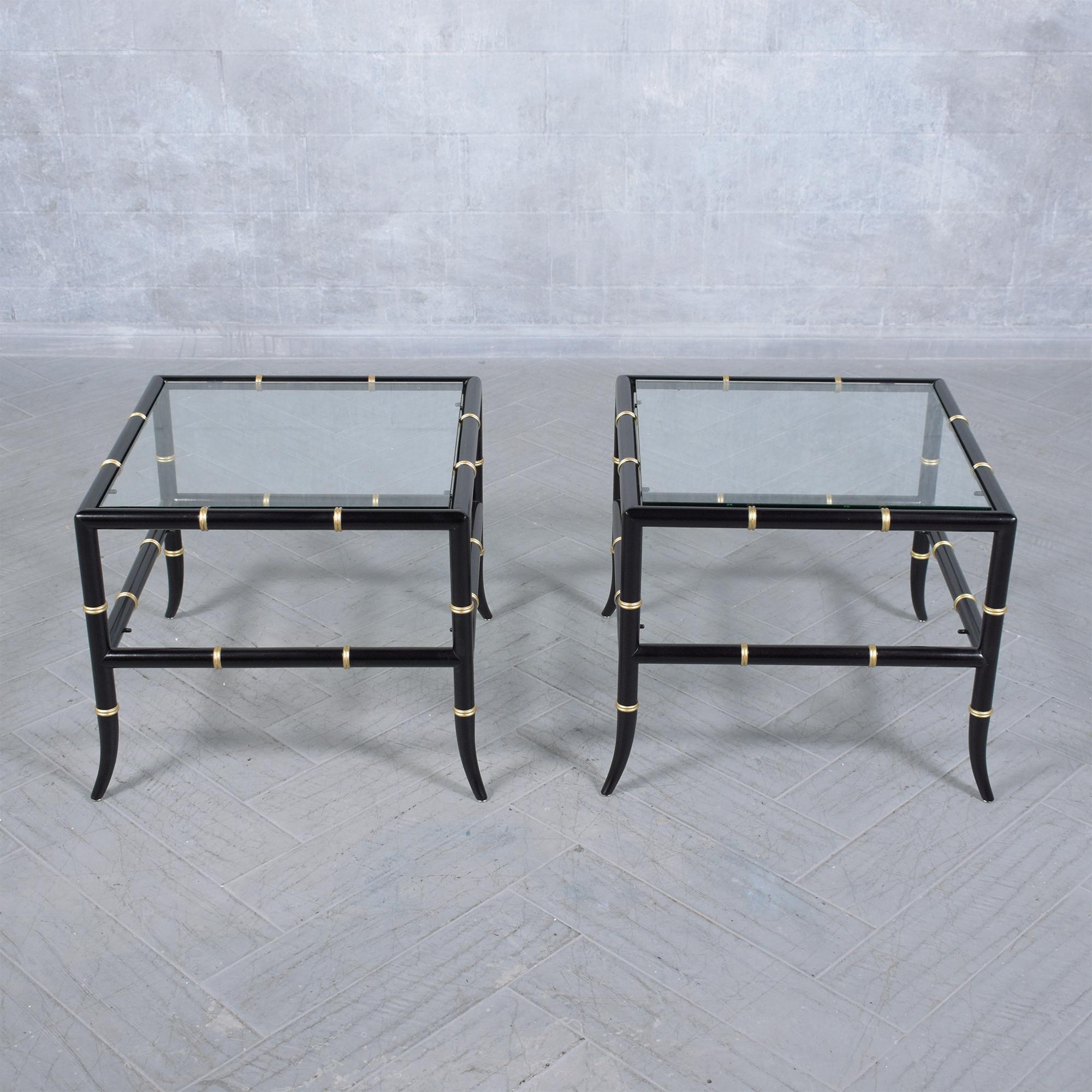 1960er Jahre Vintage End Tables mit Glasplatten: Bamboo Design Elegance Restauriert (Regency) im Angebot