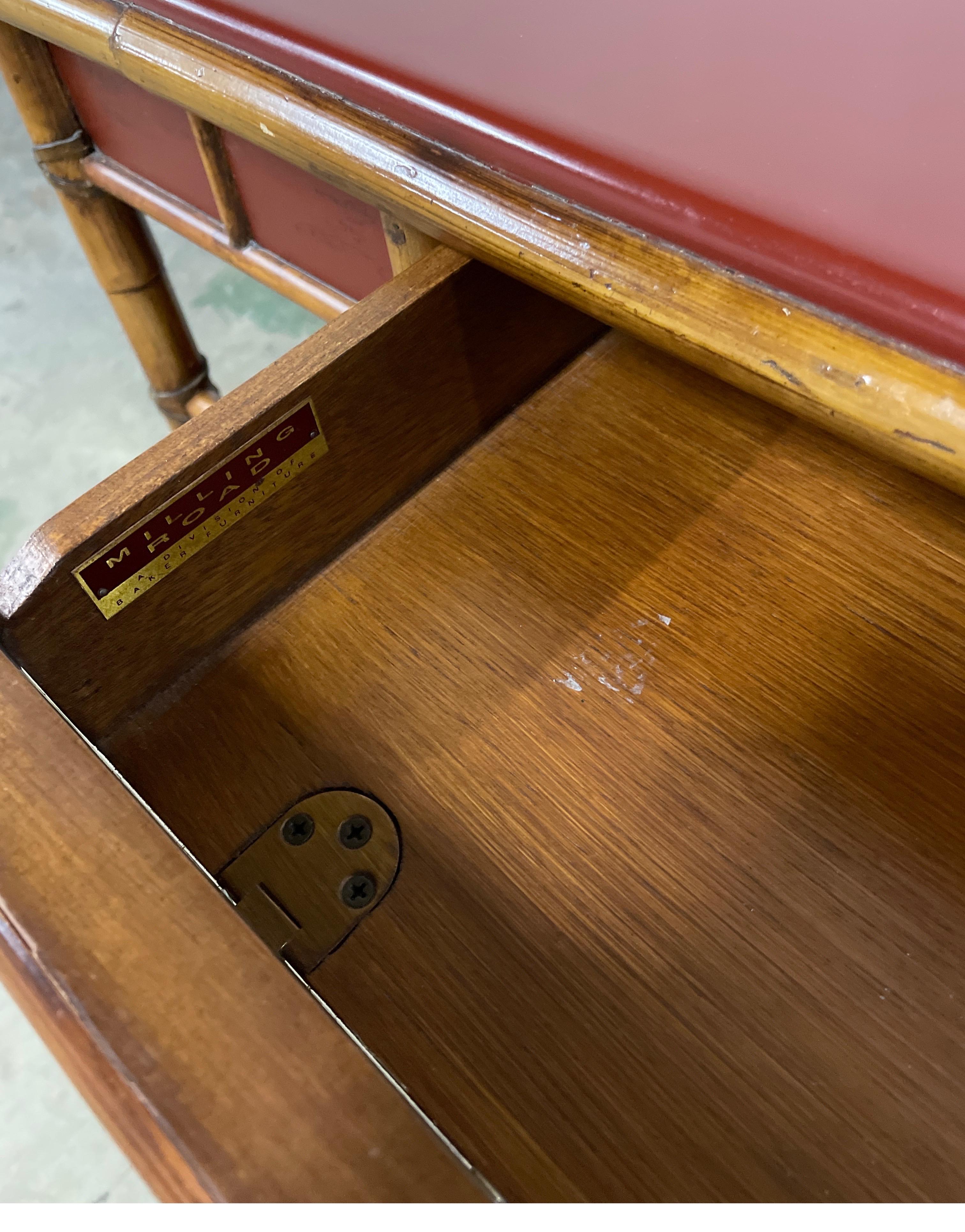 Vintage-Schreibtisch aus Bambus mit roter Lackplatte von Baker im Angebot 3