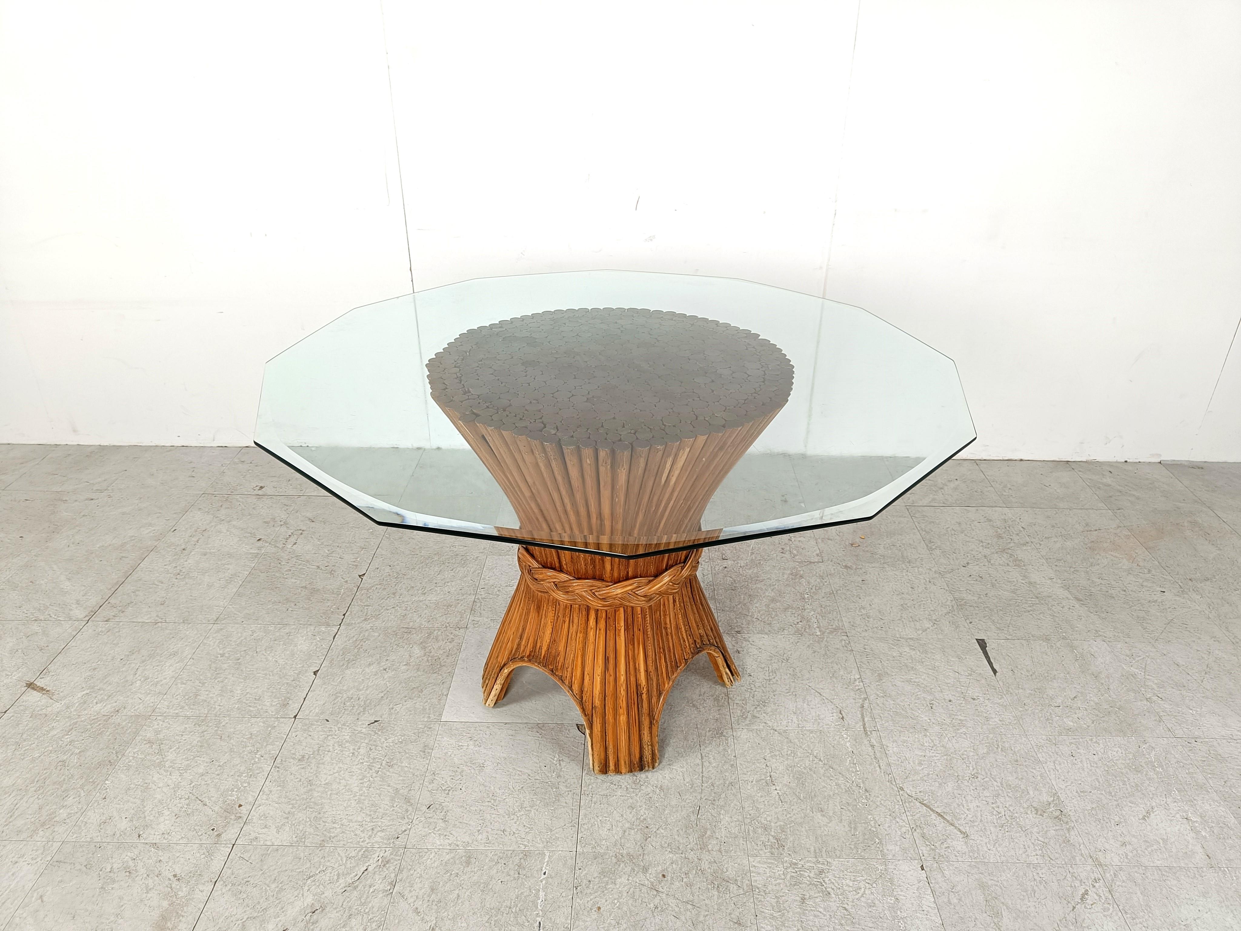 Vintage bamboo dining table with an octogonal beveled glass top. 

Beautifully shaped base.

1970s - France

Good condition

Dimensions:

Height: 75cm/29.52