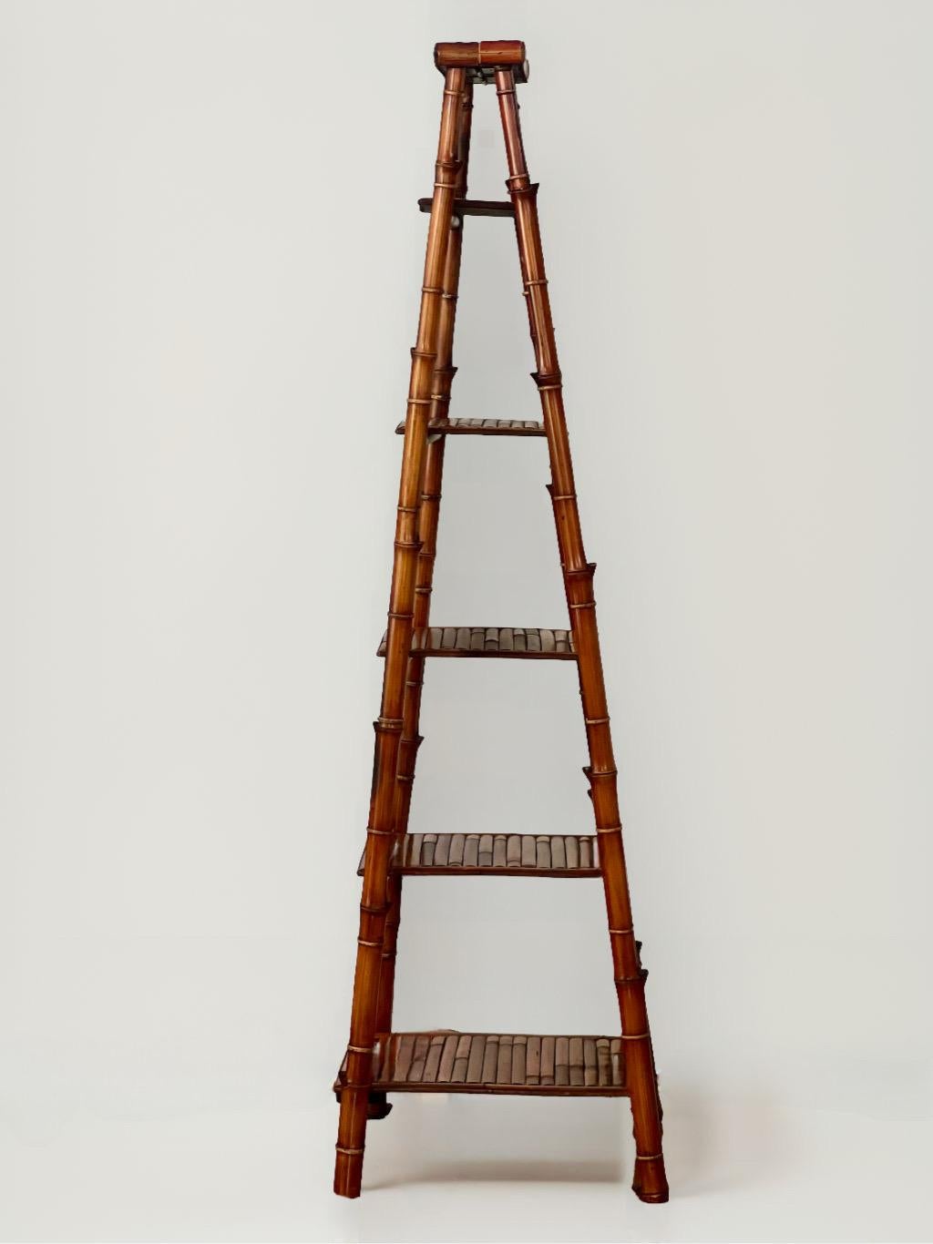 Vintage Bamboo Tall Ladder Style Etagere Display Stand (Organische Moderne) im Angebot