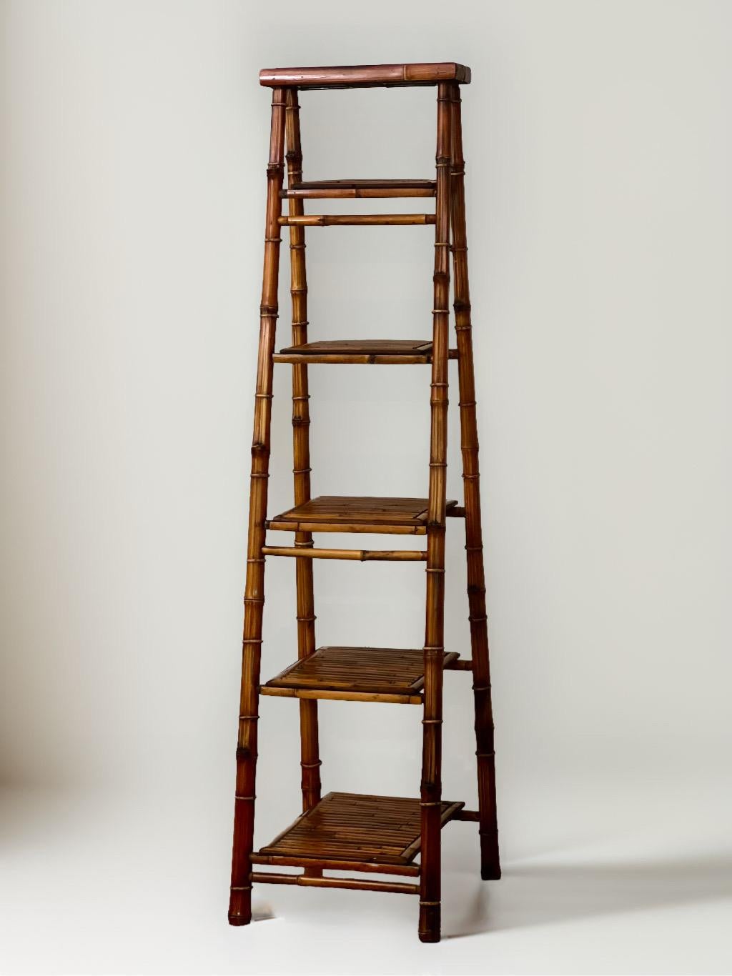 Vintage Bamboo Tall Ladder Style Etagere Display Stand im Zustand „Gut“ im Angebot in Doylestown, PA