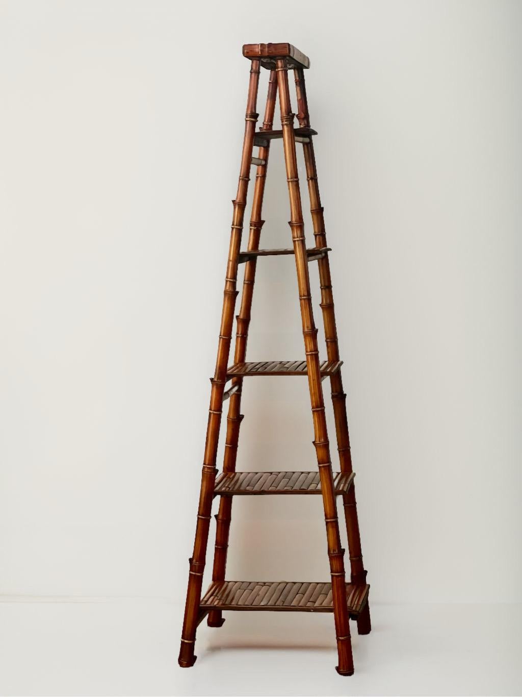 Vintage Bamboo Tall Ladder Style Etagere Display Stand (20. Jahrhundert) im Angebot