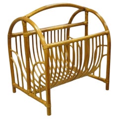 Porte-revues vintage en bambou Hollywood Regency Tiki Rattan Stand Stand pour magazines