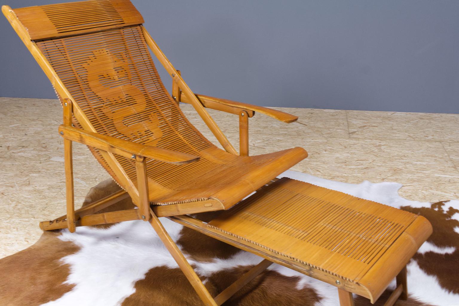 Vintage Bamboo Japanese Lounger or Deck Chair with Armrests and Hocker In Good Condition For Sale In Beek en Donk, NL