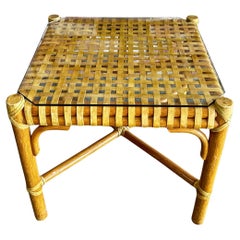 Table d'appoint / pouf vintage en bambou et lanières de cuir Par McGuire Furniture
