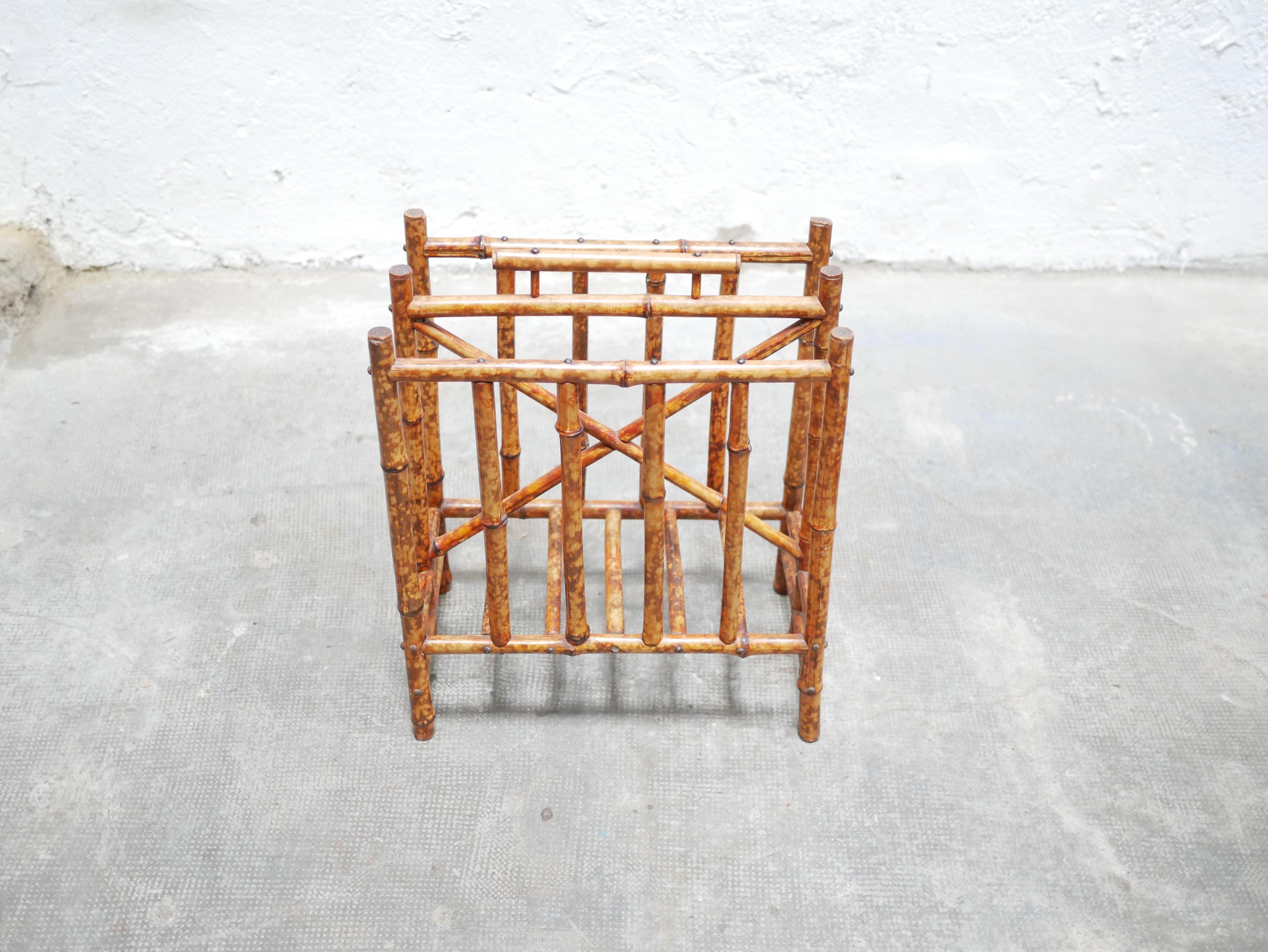 Bamboo magazine rack from the 1950s.

It seduces with its pretty lines, the warmth and softness of its material.
Practical, trendy and aesthetic, it will be perfect in a current decoration.

Good condition, slight marks of time, in particular a