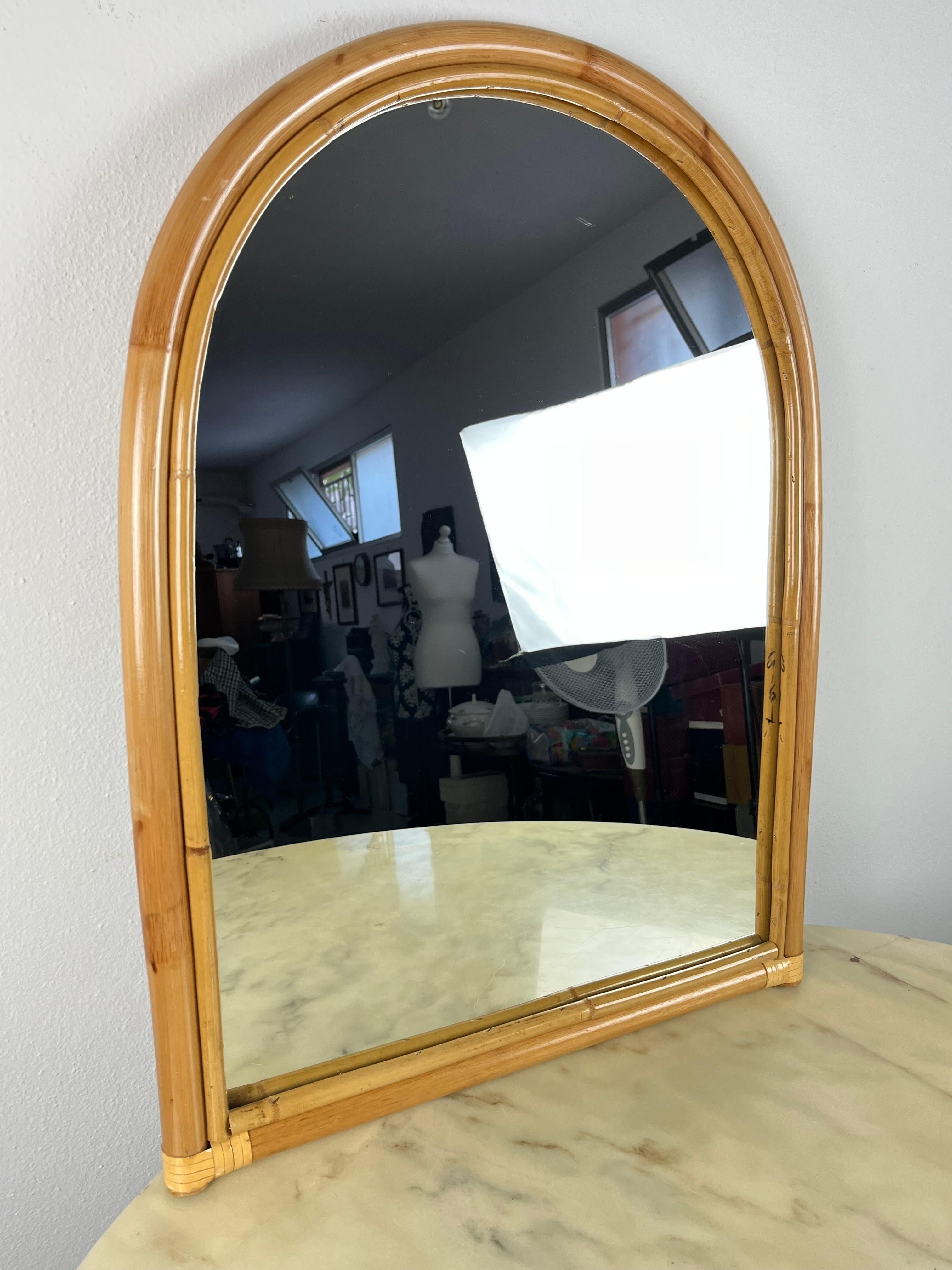 Vintage bamboo mirror, Italy, 1970s
Found in a villa in Taormina, a well-known Sicilian seaside resort.
It is in excellent condition, with small signs of aging.
