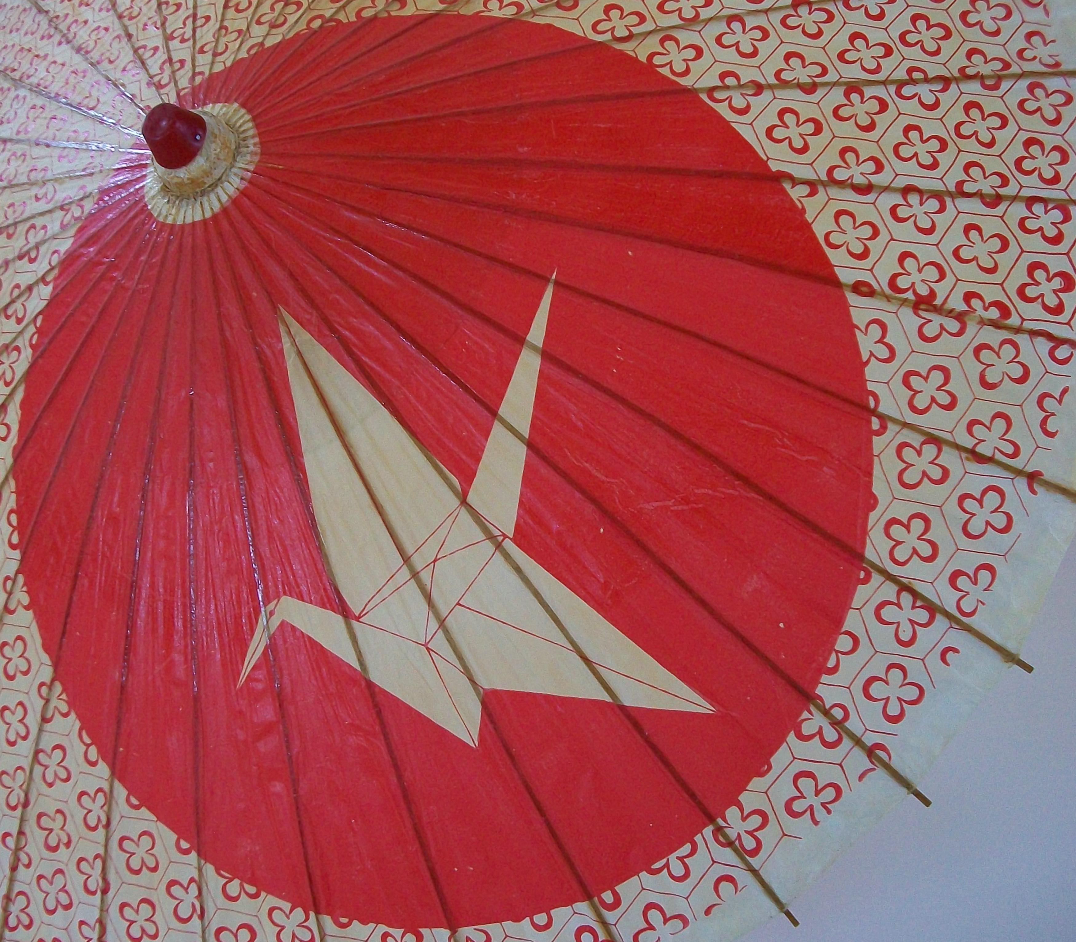 Japanese Vintage Bamboo & Paper Wagasa Umbrella with Orizuru Print - Japan - Circa 1950's For Sale