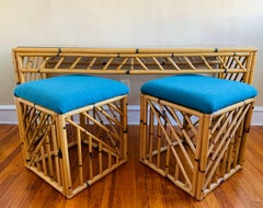 Vintage Bamboo Rattan Laubsägearbeit Konsolentisch mit koordinierenden Hockern