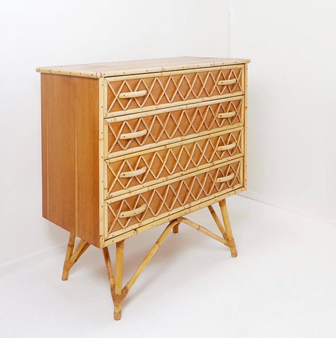 Cassettiera a 4 cassetti in vimini e rattan di bambù vintage In condizioni discrete in vendita a Linkebeek, BE